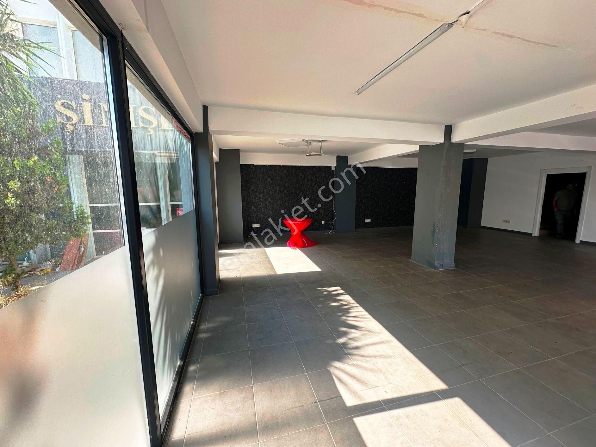 Kartal Meydan'da 5 Yıllık 3 Katlı 350m2 Bacalı Kiralık Bina - Görsel 2