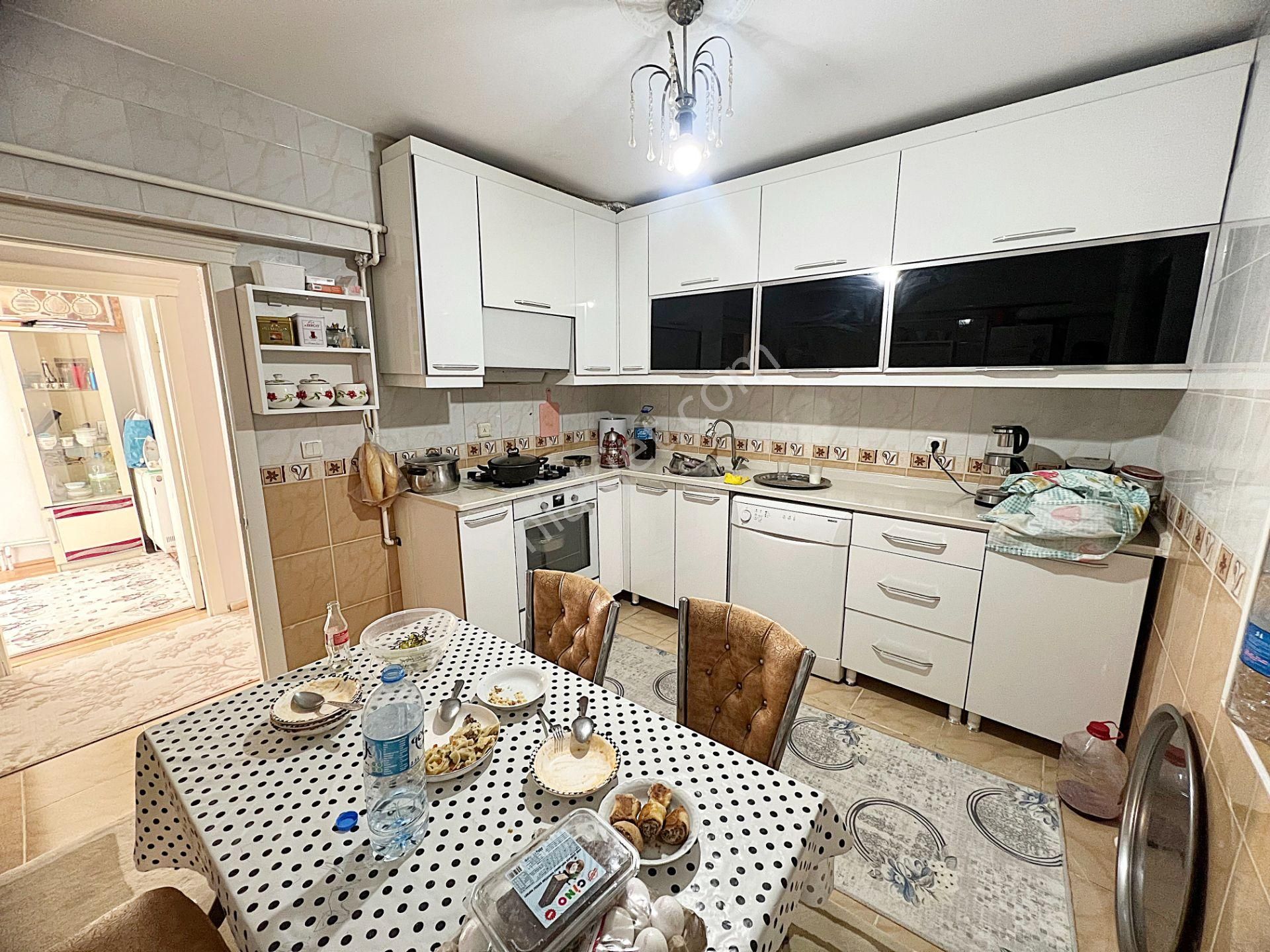 Cihandan Özlem Cadde Üzeri Masrafsız Ara Kat Güney Batı 3+1