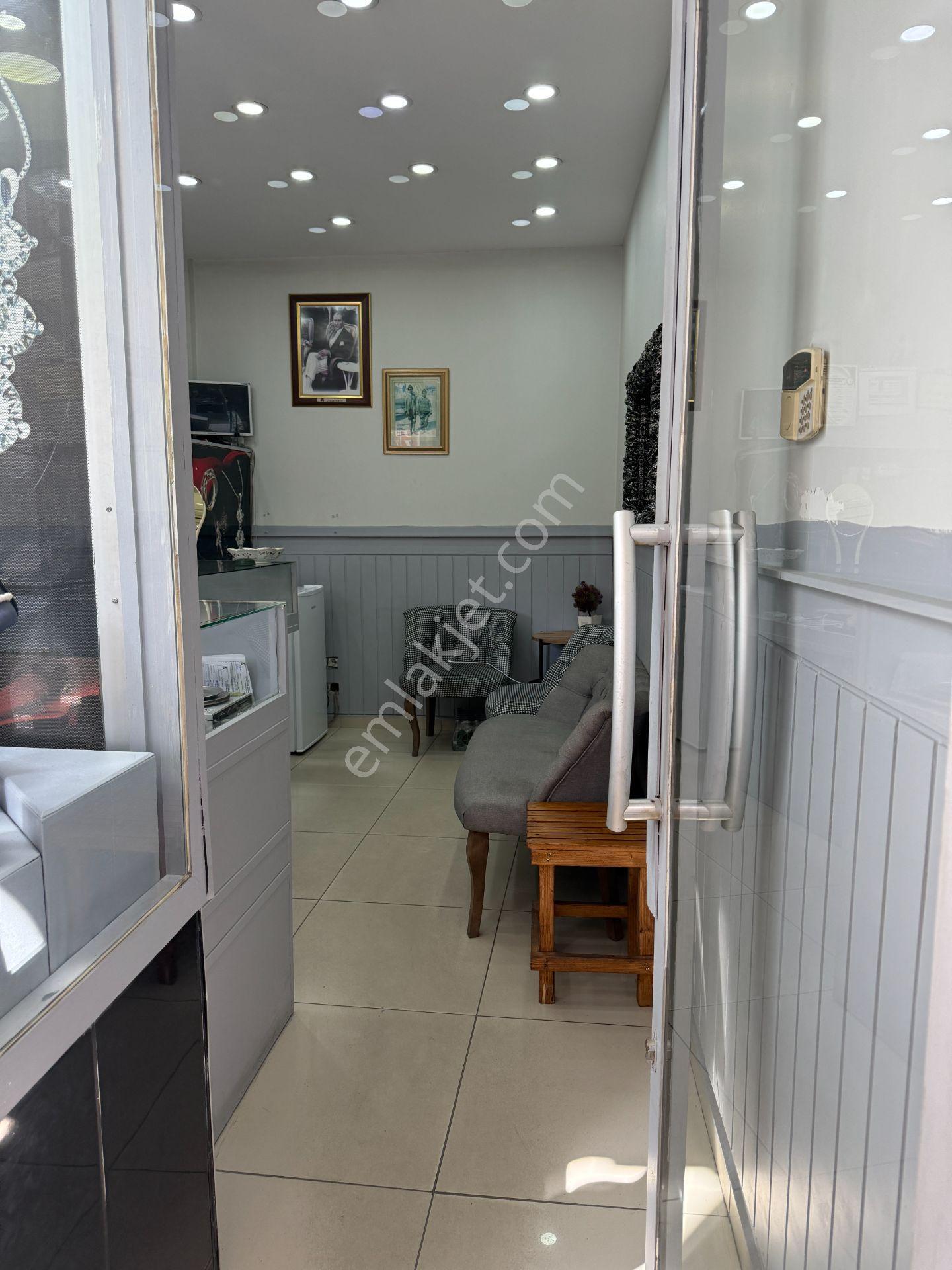 Söke Merkezde Satılık 14 M² Dükkan - Görsel 2