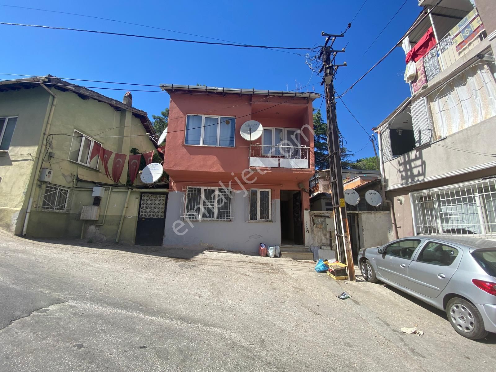 Osmangazi Hamzabey’de 2 Katlı 2 Ayrı Daireli Müstakil Ev (112m²)
