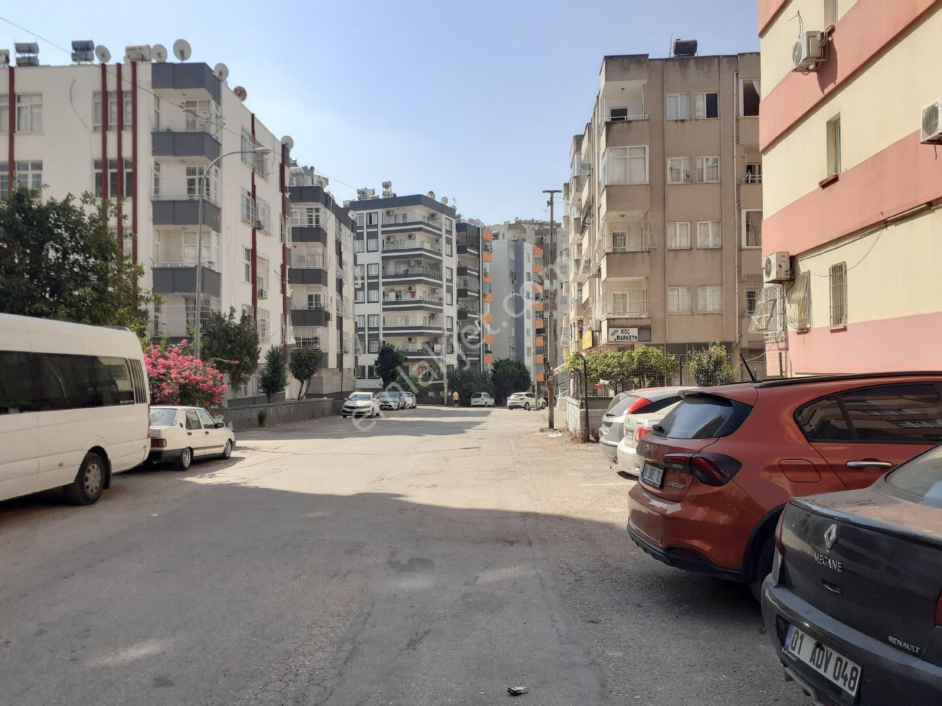 Satlık Daire Mavi Bulvara Bir Parsel İçerde Salı Pazarı Yanı Kat 3 Direk Hasarsız G B K Cepeli 3+1 - Görsel 3