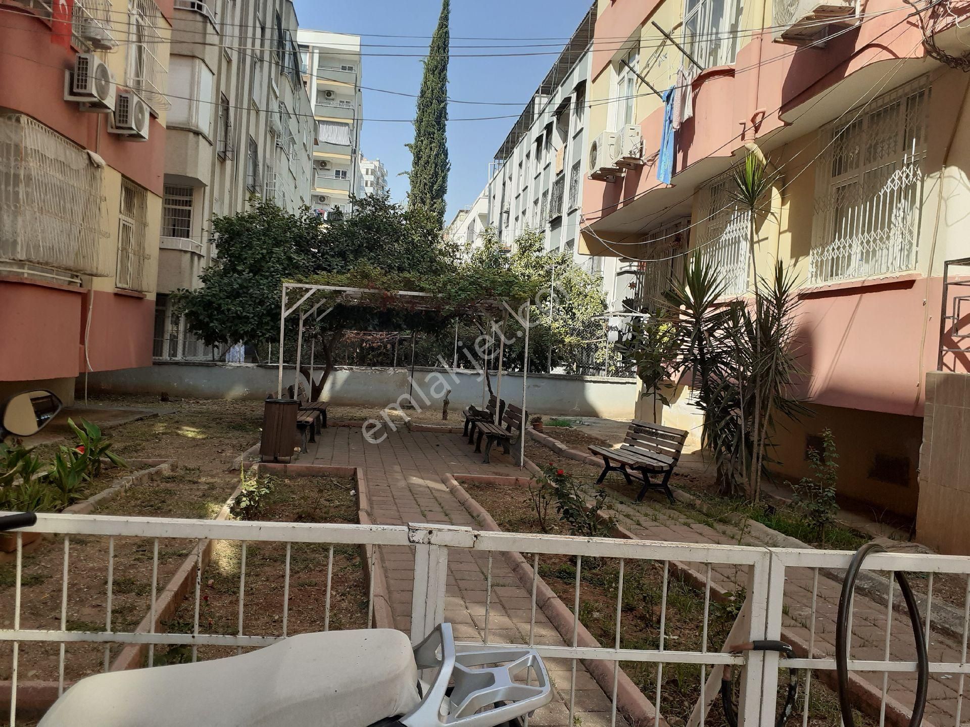 Satlık Daire Mavi Bulvara Bir Parsel İçerde Salı Pazarı Yanı Kat 3 Direk Hasarsız G B K Cepeli 3+1 - Görsel 8