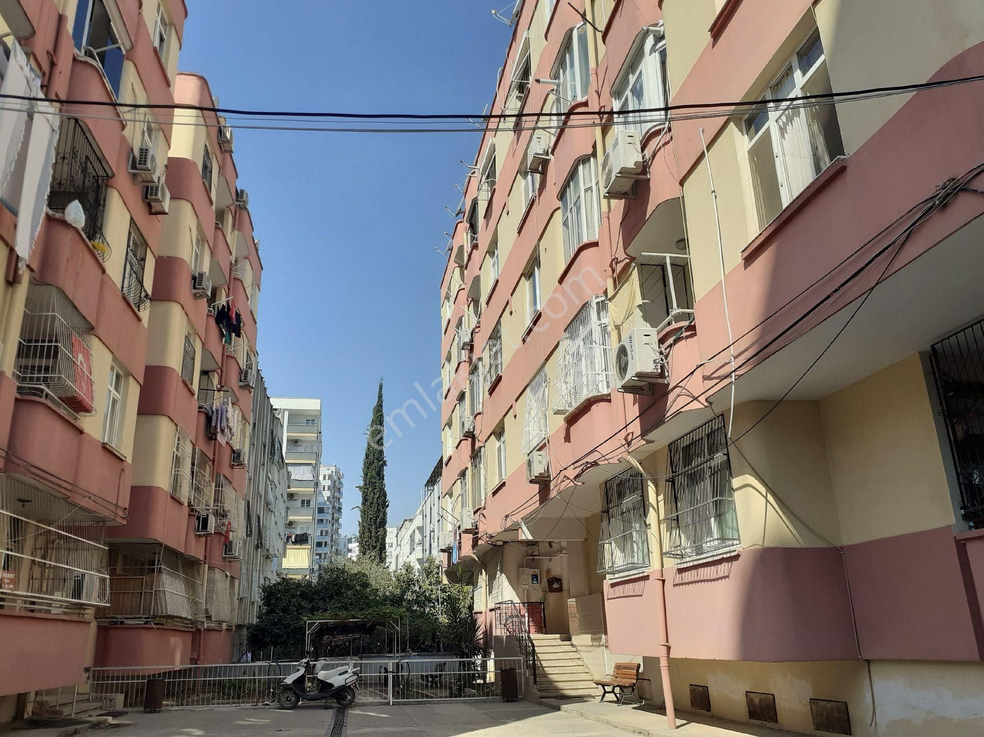 Satlık Daire Mavi Bulvara Bir Parsel İçerde Salı Pazarı Yanı Kat 3 Direk Hasarsız G B K Cepeli 3+1 - Görsel 6