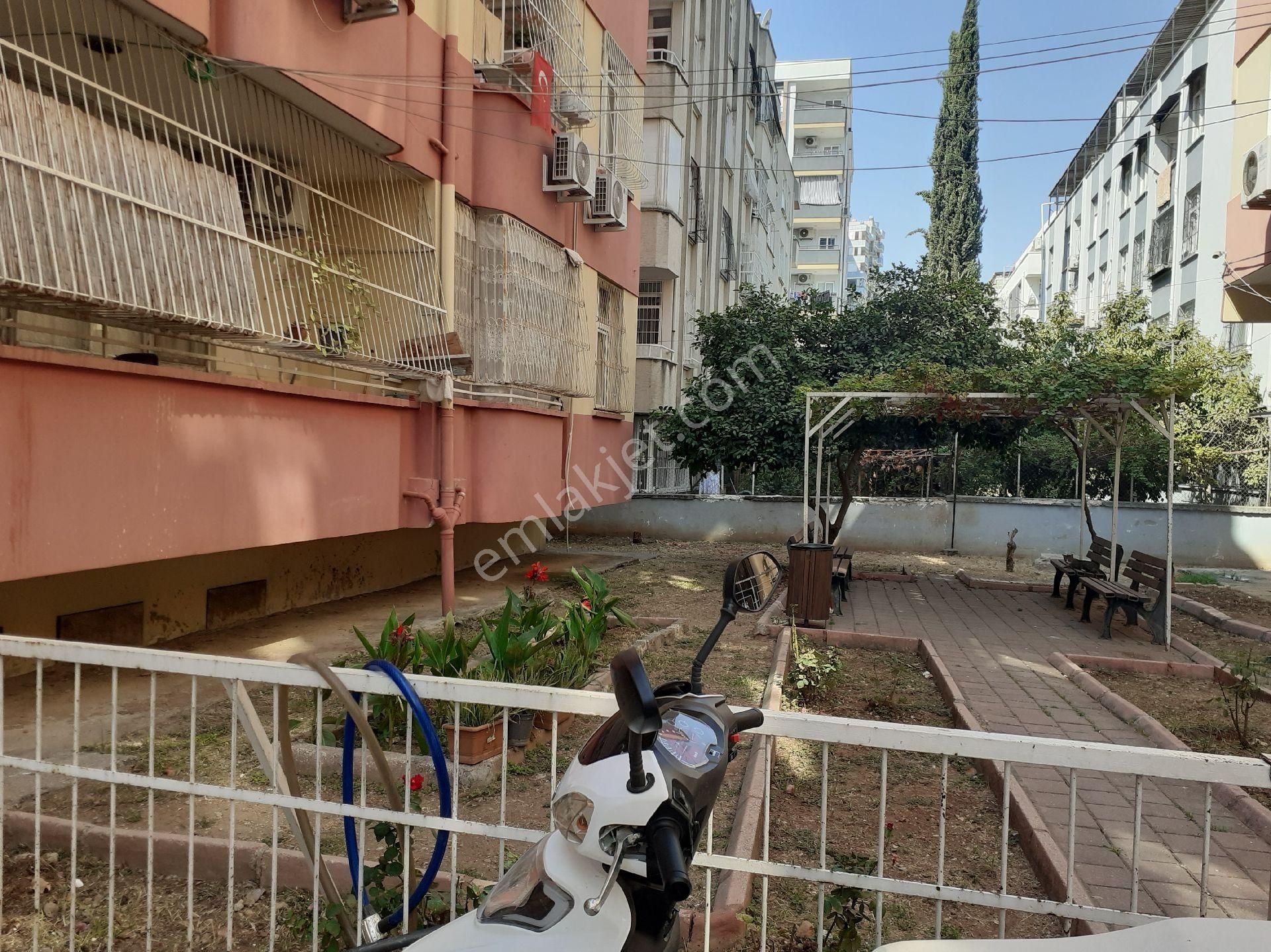 Satlık Daire Mavi Bulvara Bir Parsel İçerde Salı Pazarı Yanı Kat 3 Direk Hasarsız G B K Cepeli 3+1 - Görsel 9