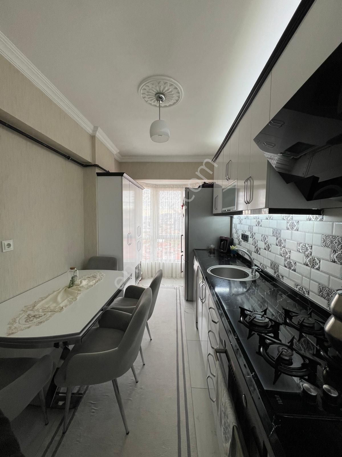 Evim Ankaradan Ufuktepe Mah 4. Kat Cadde Üzeri 3+1 Yapılı Daire!!
