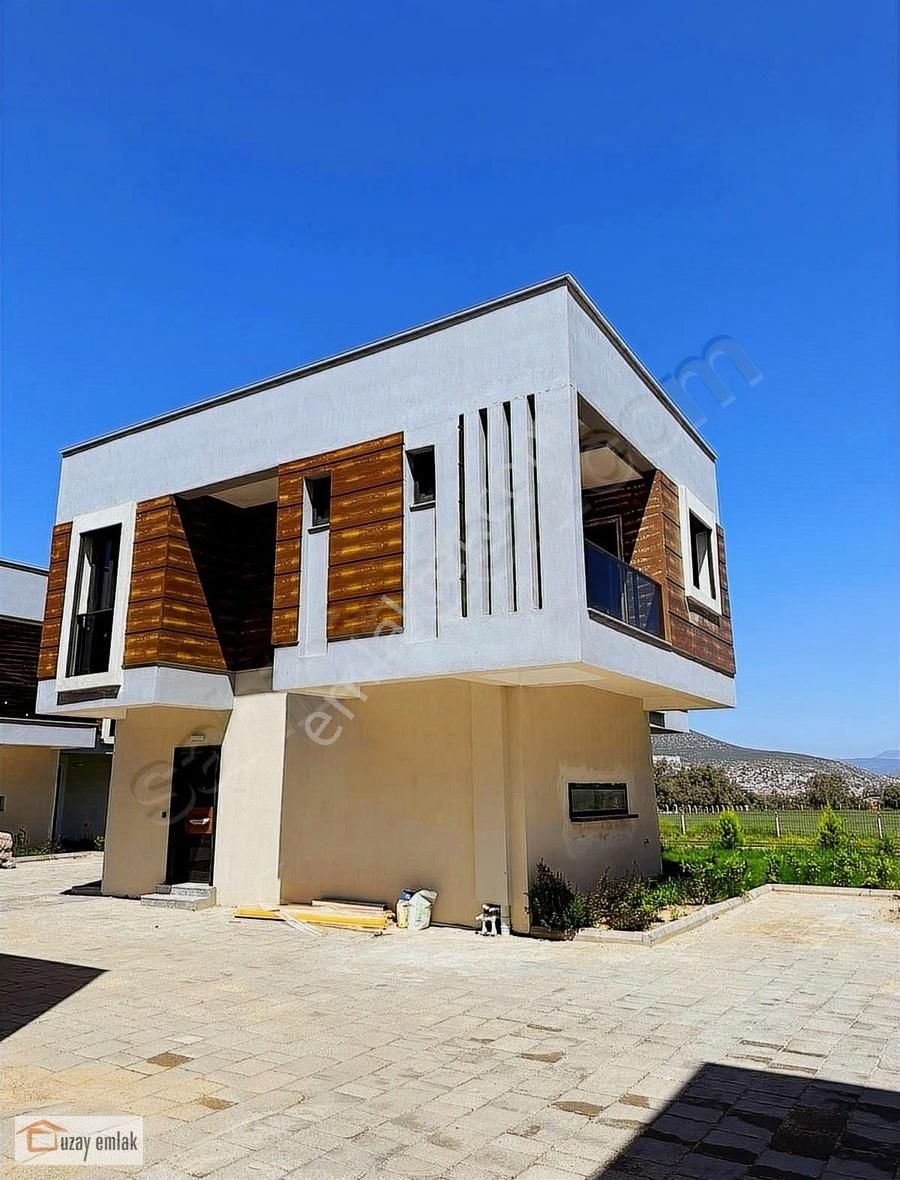 Milas Beçin Mahallesinde Satılık Site İçerisinde Müstakil Villa