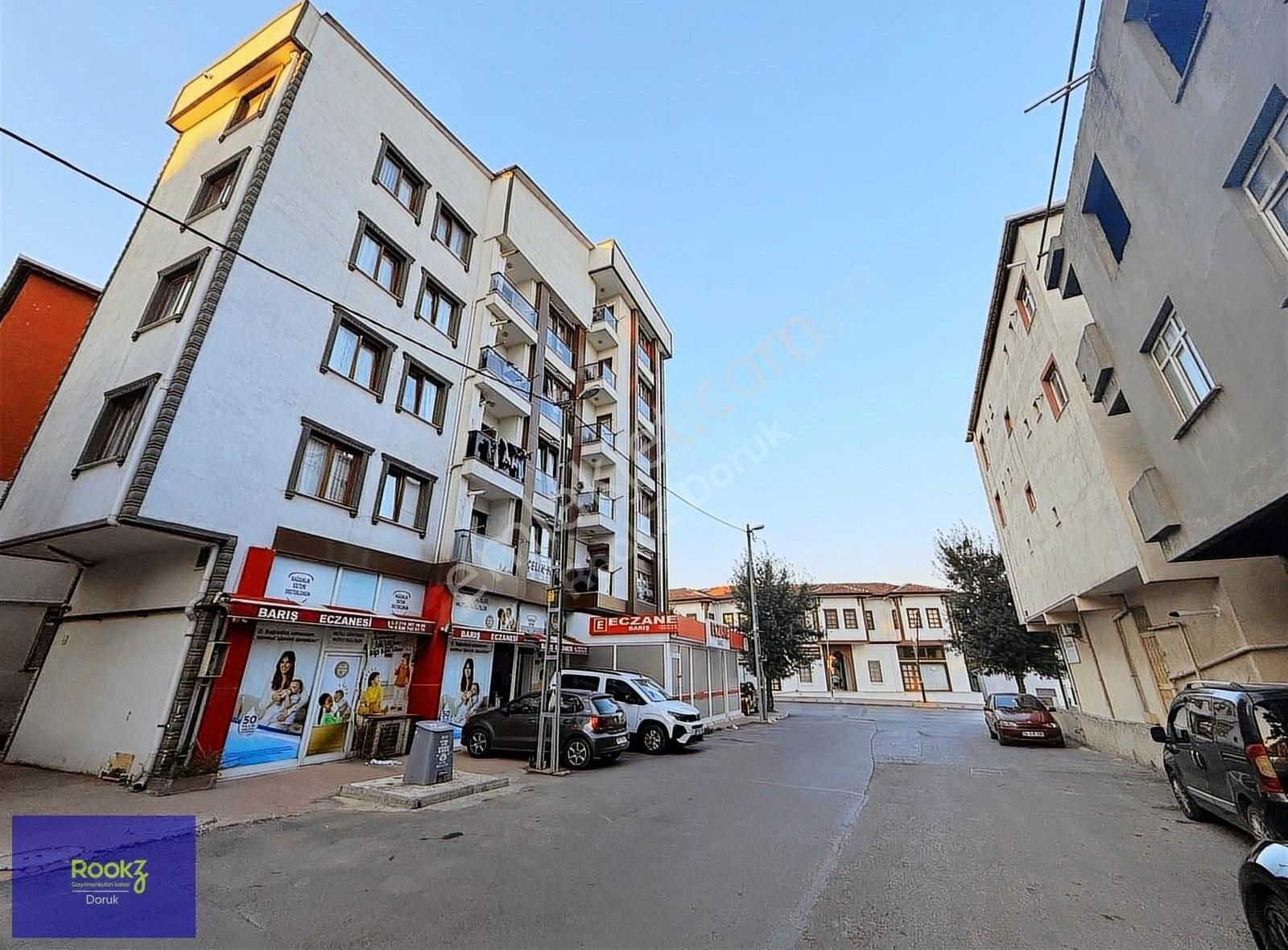 Rookz Doruk'dan Park Yanı Cadde Üzeri Prestijli Konumda 2+1