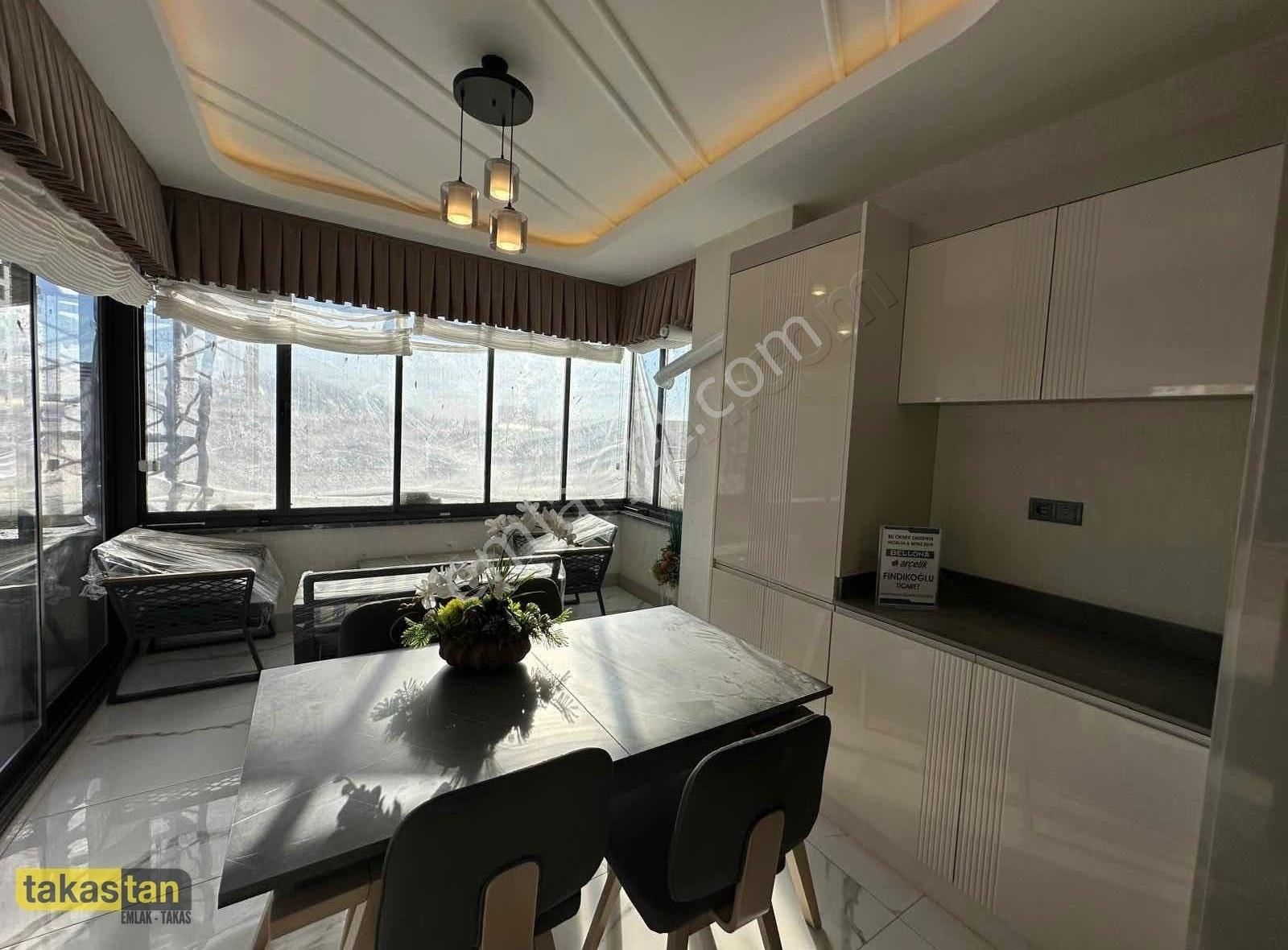 Fıstıklık Merkezi Lokasyonda Ultra Lüx Geniş Oturumlu 3+1 Daire - Görsel 3