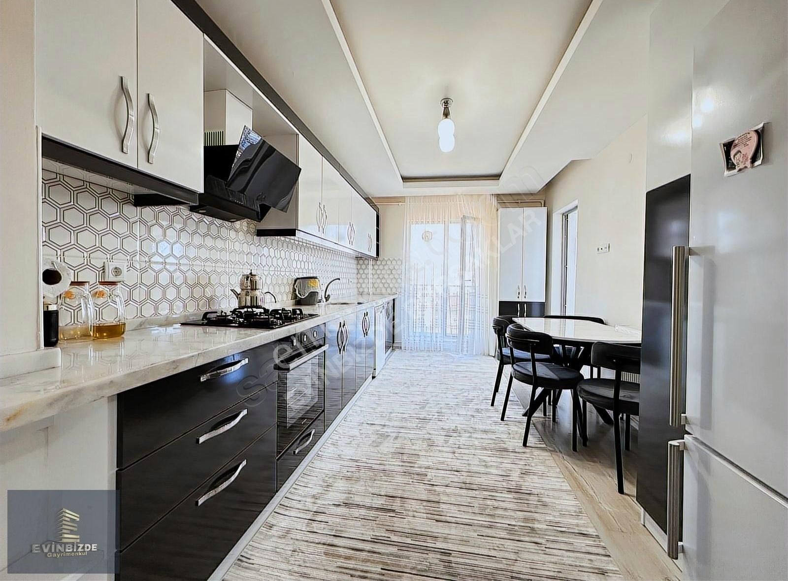 Evinbizde Gayrimenkul █ Saray'da Ful+ful Yapılı 4+1 Katta Daire!