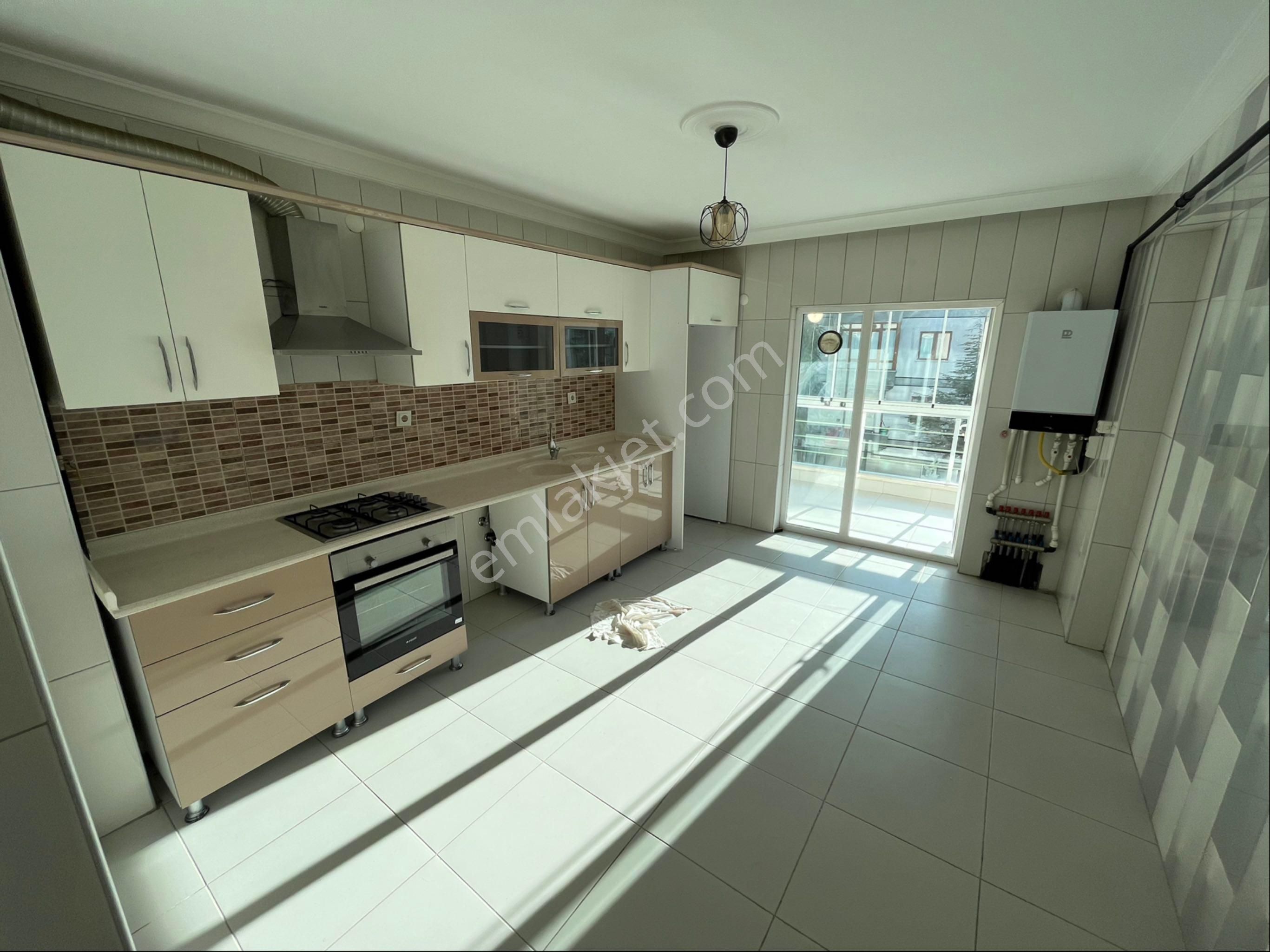 Tekin Emlaktan Şehir Hastanesi Ve Antares Tek Vesait Arakat Asansörlü Full Yapılı Kiralık !!!