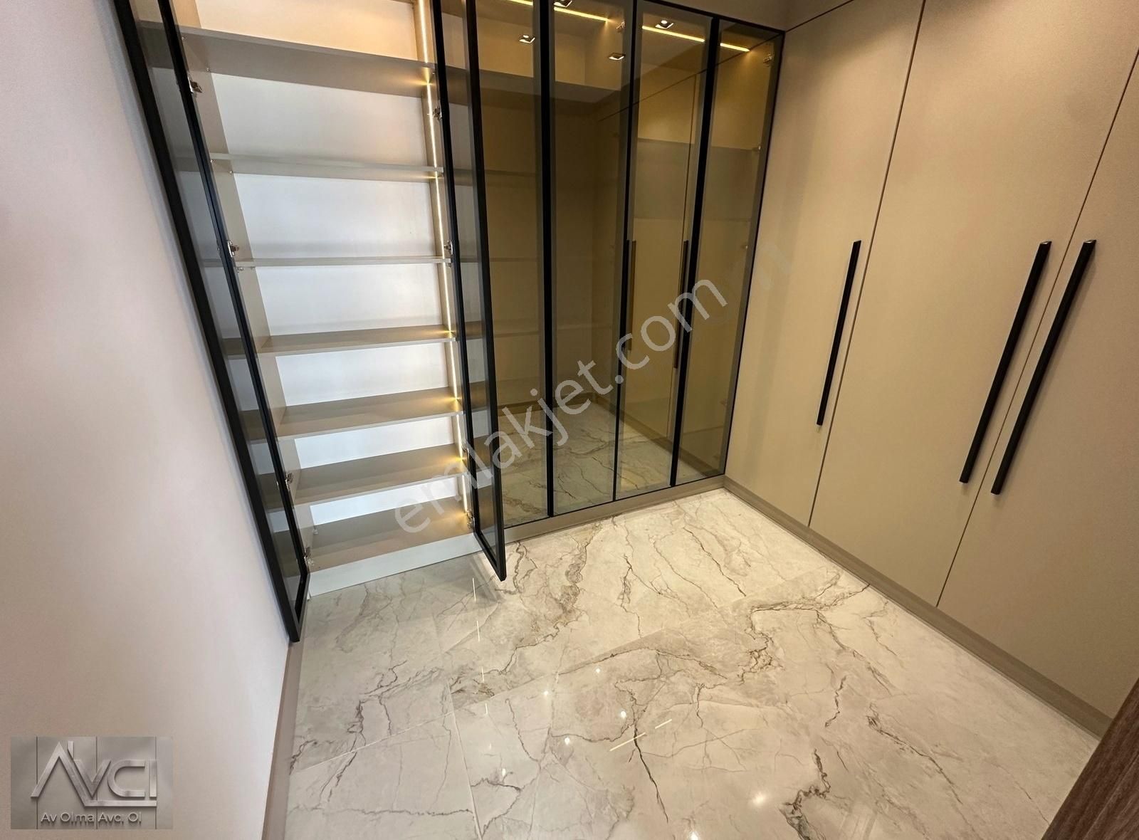 Avcı'dan Altınoluk Göz Alıcı Mimari Havuzlu Lüks 6+1 Villa - Görsel 30