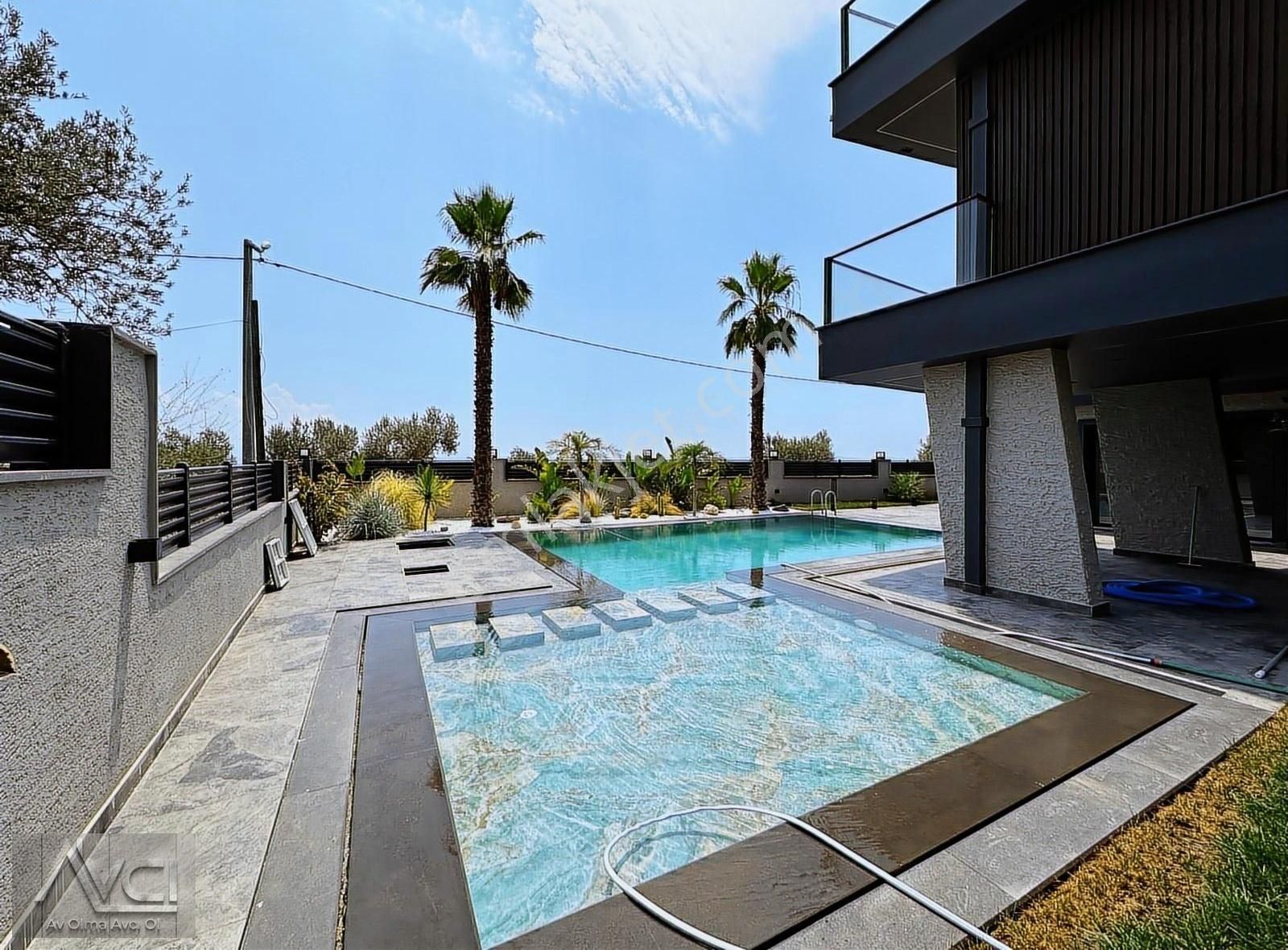 Avcı'dan Altınoluk Göz Alıcı Mimari Havuzlu Lüks 6+1 Villa - Görsel 6