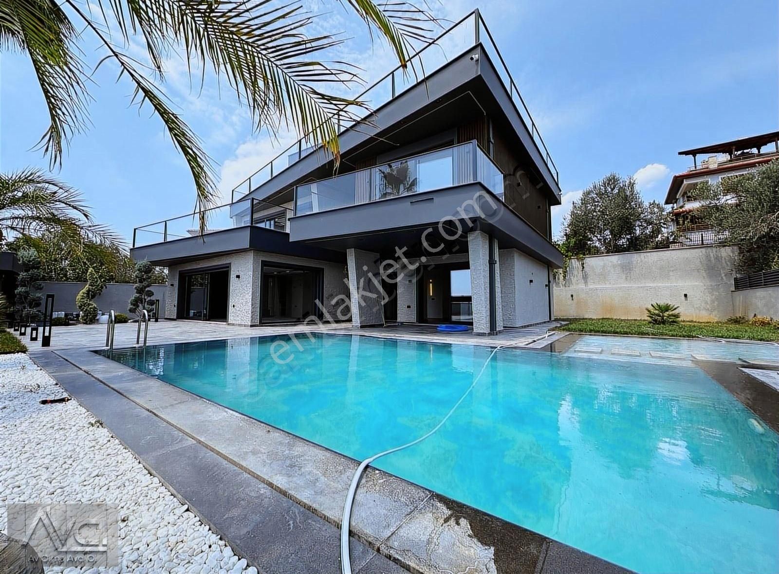 Avcı'dan Altınoluk Göz Alıcı Mimari Havuzlu Lüks 6+1 Villa - Görsel 4