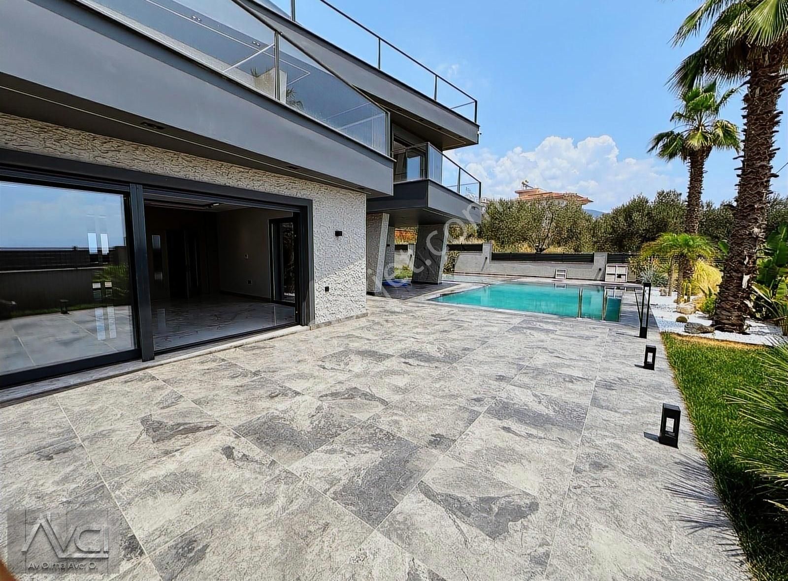 Avcı'dan Altınoluk Göz Alıcı Mimari Havuzlu Lüks 6+1 Villa - Görsel 3