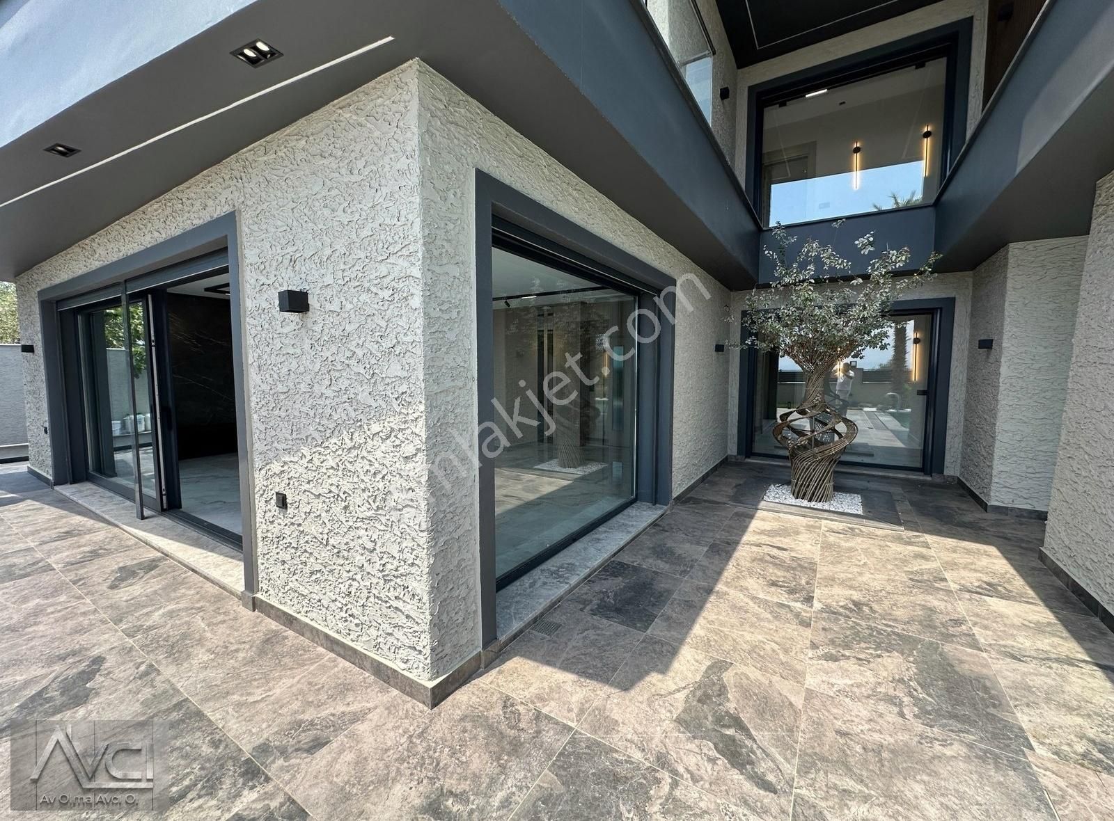 Avcı'dan Altınoluk Göz Alıcı Mimari Havuzlu Lüks 6+1 Villa - Görsel 20