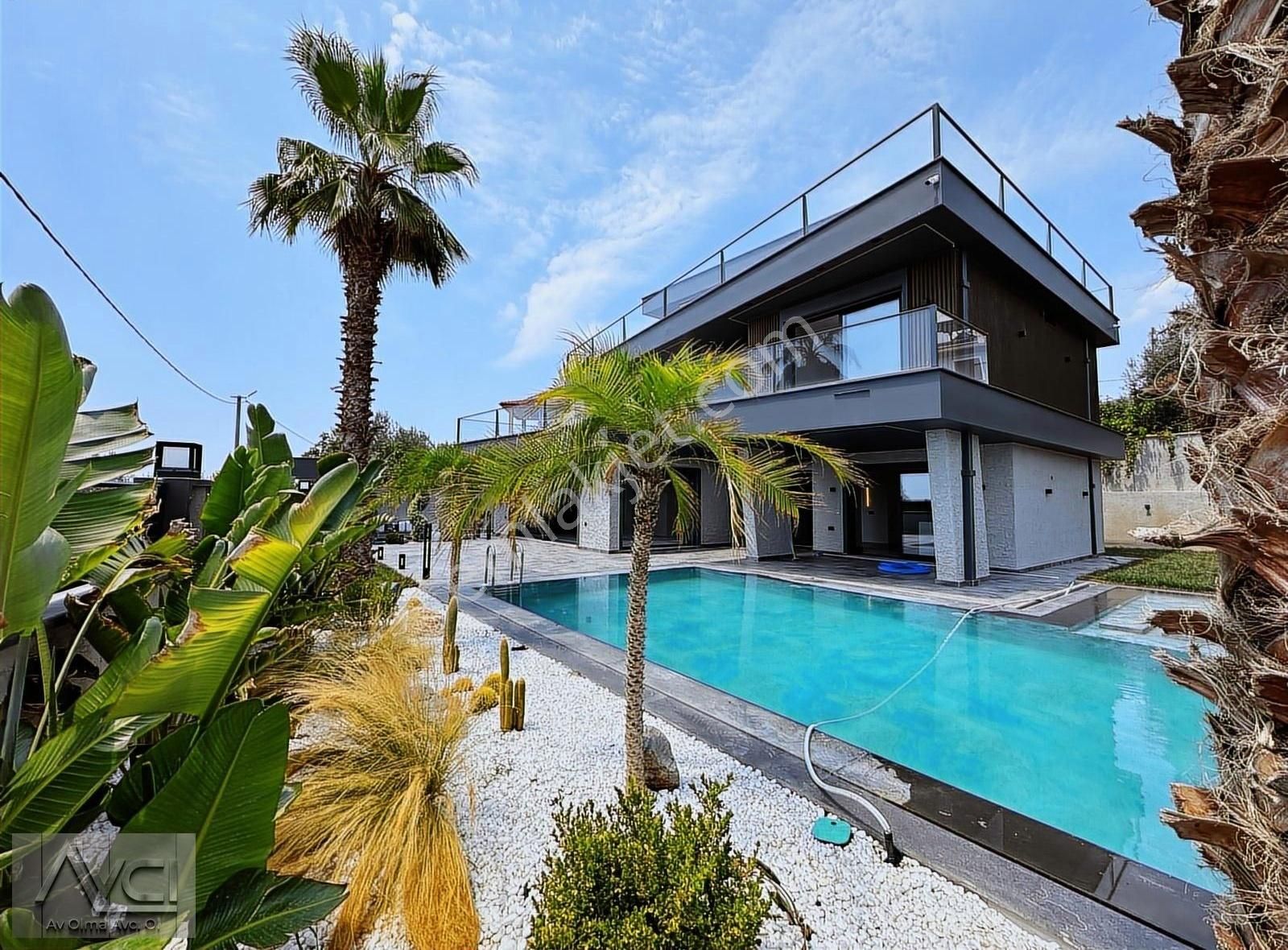 Avcı'dan Altınoluk Göz Alıcı Mimari Havuzlu Lüks 6+1 Villa - Görsel 13