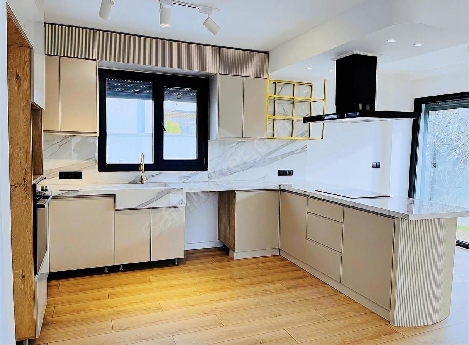 Gürede Lüks, Tam Müstakil Villa 5+2 Havuzlu Saunalı 300m2 Bahçe - Görsel 3