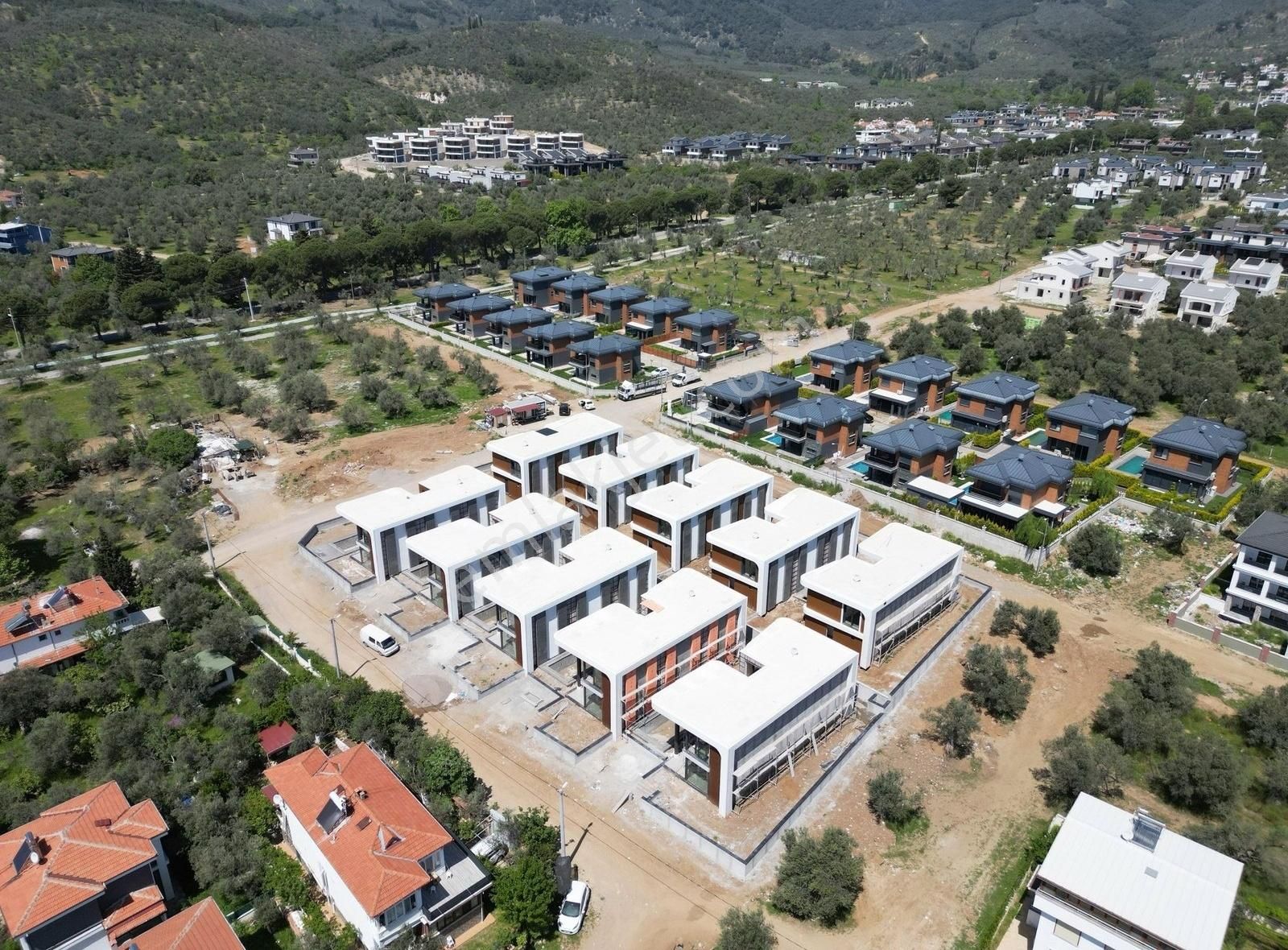 Avcı'dan 400m2 Arsa İçerisinde Müstakil Havuzlu Lüks 4+1 Villa - Görsel 13