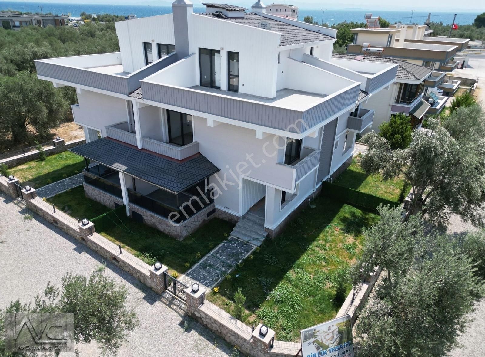 Avcı'dan Altınoluk Denize 250mt Manzaralı 3+1 Tripleks Villa