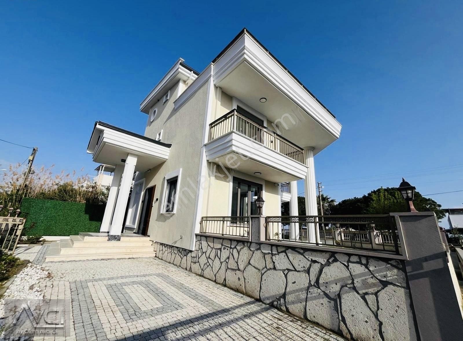 Avcı'dan Güre'de Denize Sıfır, Akıllı Sistemli Lüks 4+1 Villa