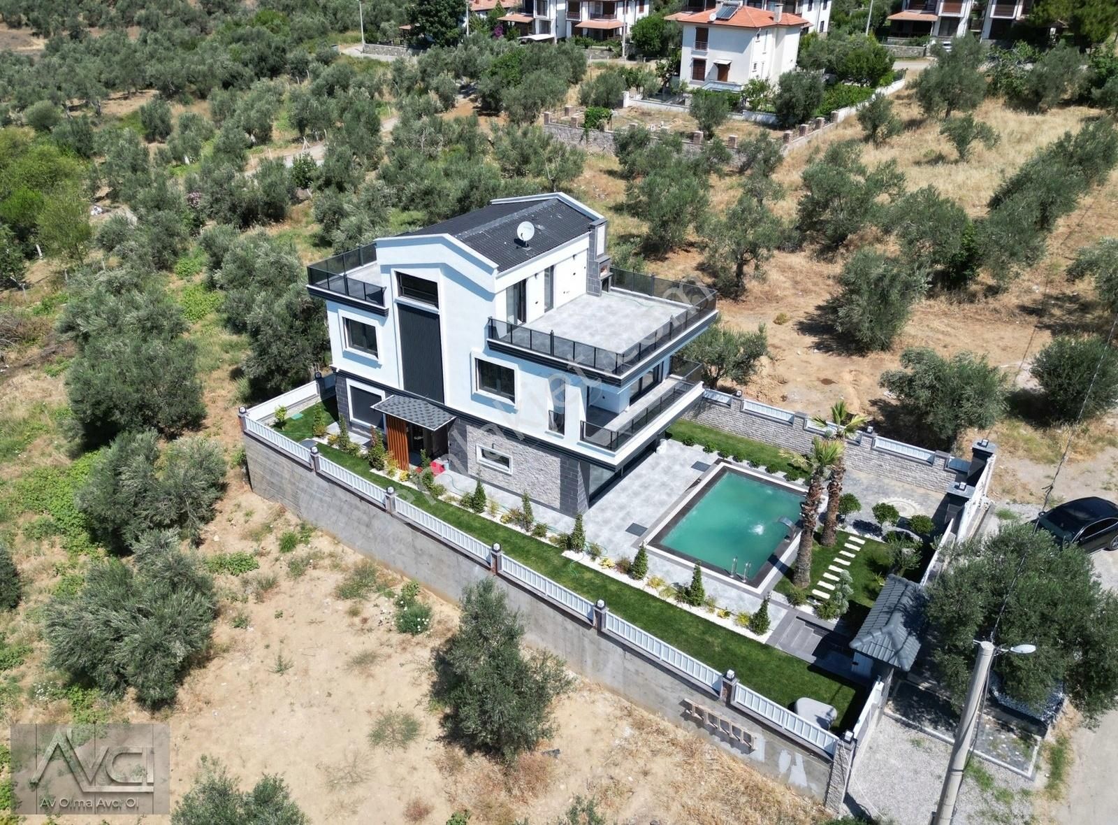 Avcı'dan Altınoluk'ta Havuzlu, Saunalı 5+1 Lüks Müstakil Villa - Görsel 15