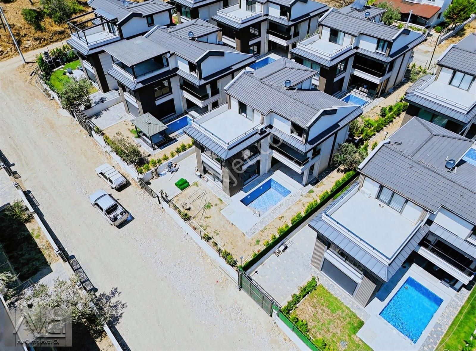 Avcı'dan Güre Ferah Mimarili Akıllı Sistemli Tripleks 5+1 Villa - Görsel 4