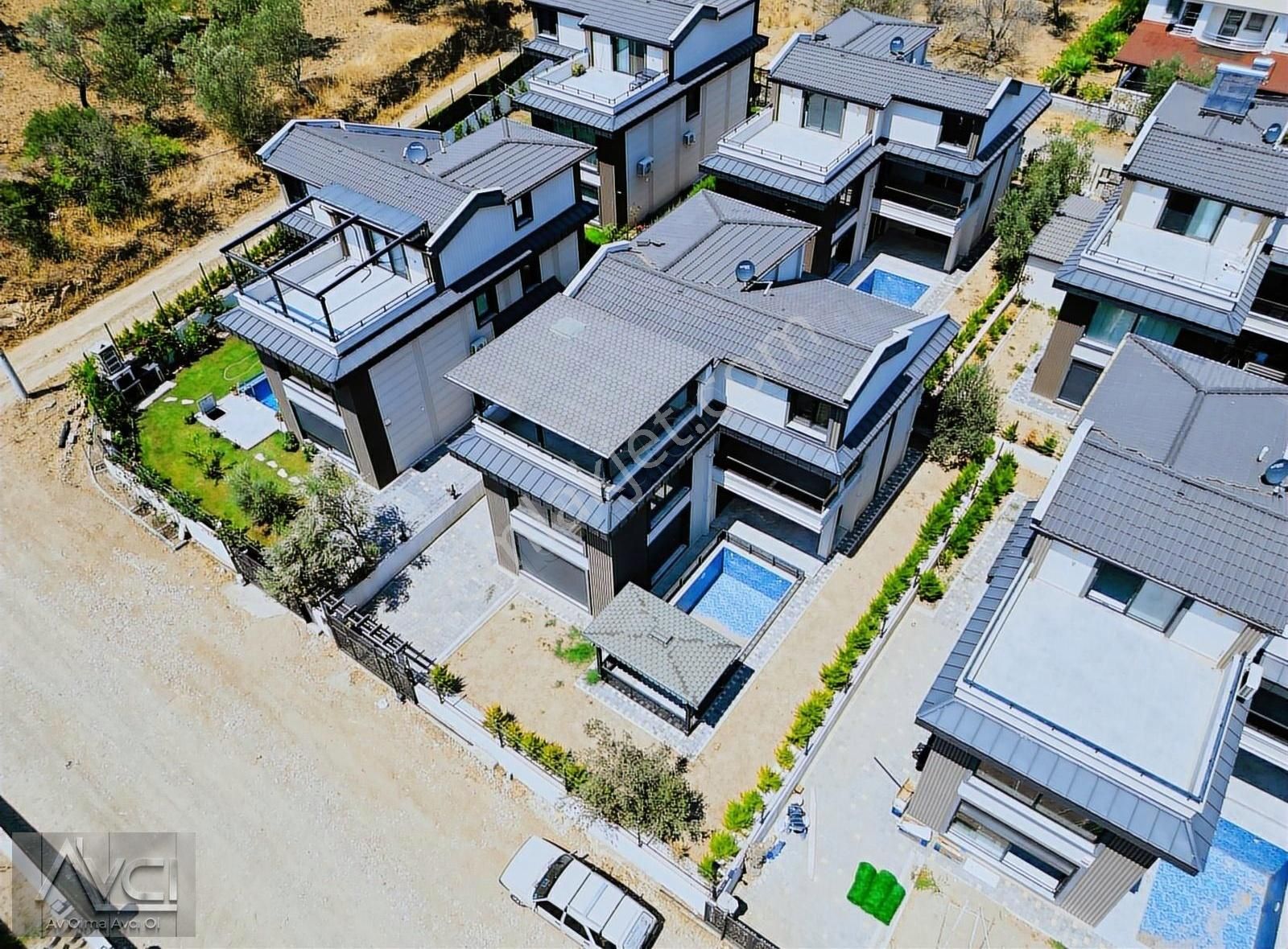 Avcı'dan Güre Ferah Mimarili Akıllı Sistemli Tripleks 5+1 Villa