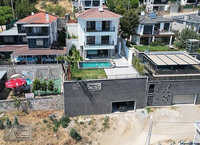 Avcı'dan Altınoluk Ful Deniz Manzara Asansörlü Havuzlu 4+1 Villa