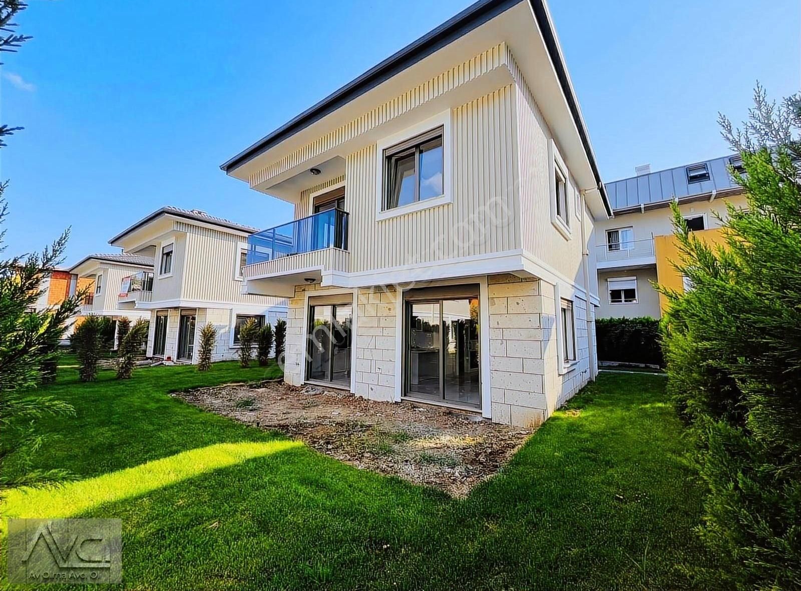 Avcı'dan Küçükkuyu'da Denize 100m Mesafede Müstakil 3+1 Villalar - Görsel 16