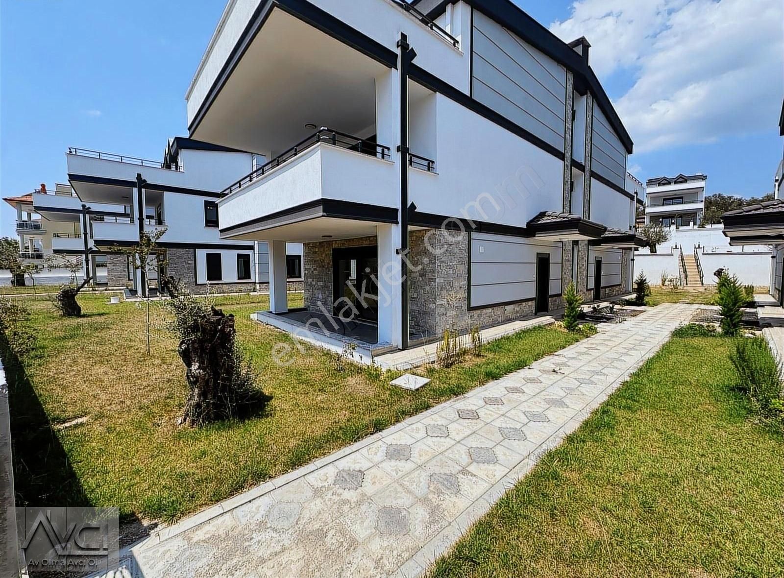 Avcı'dan Altınoluk Denize 300mt Havuz Güvenlik Giriş Odalı 6+1 - Görsel 17