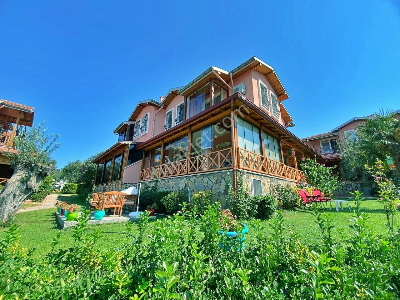 Uytundan Gömeç Karaağaçta Bahçe Kullanımlı Satılık 3+1 Lüx Villa