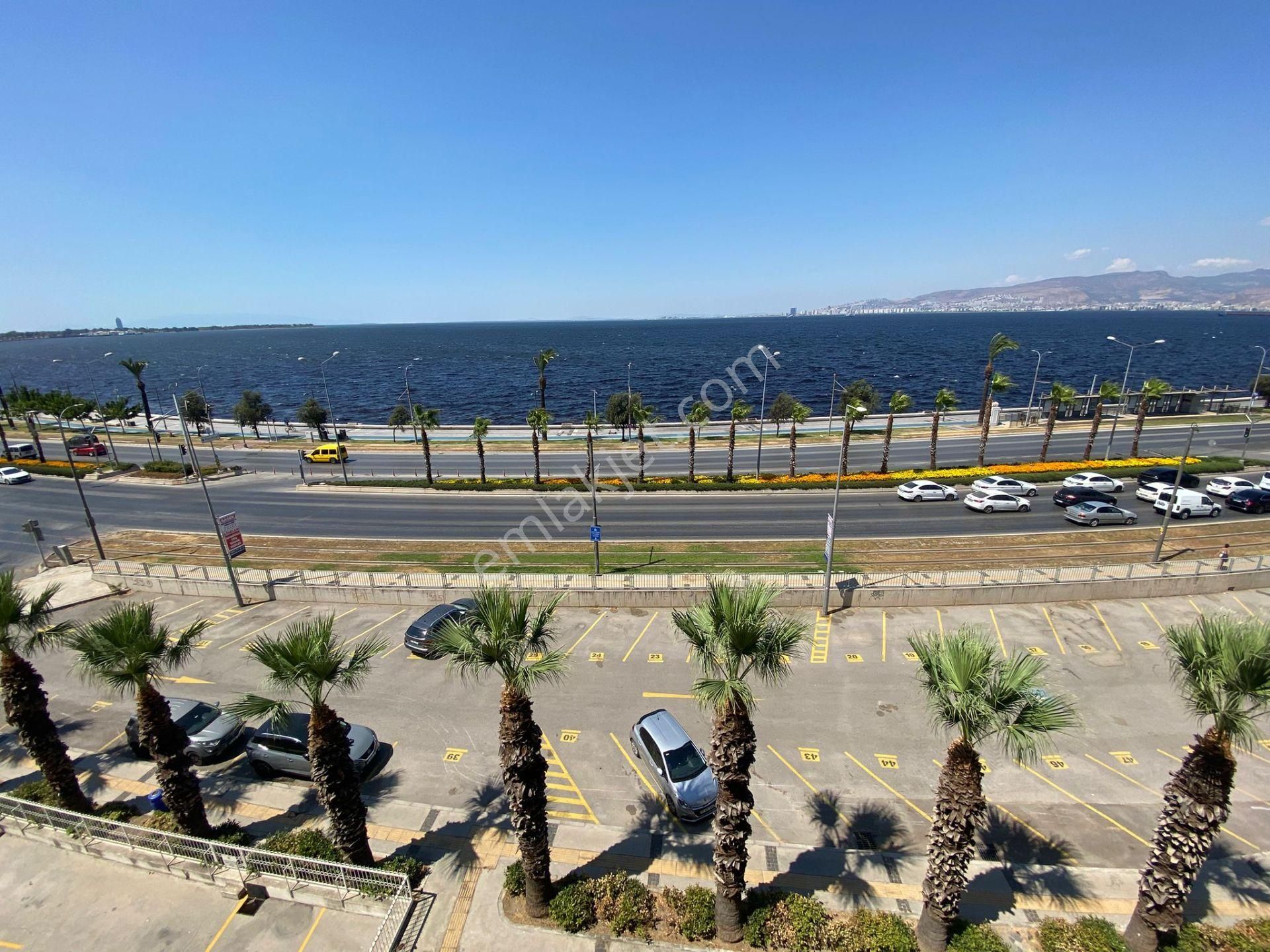 Göztepe 4+1 190 M2 Satılık Bakımlı Yalı Dairesi
