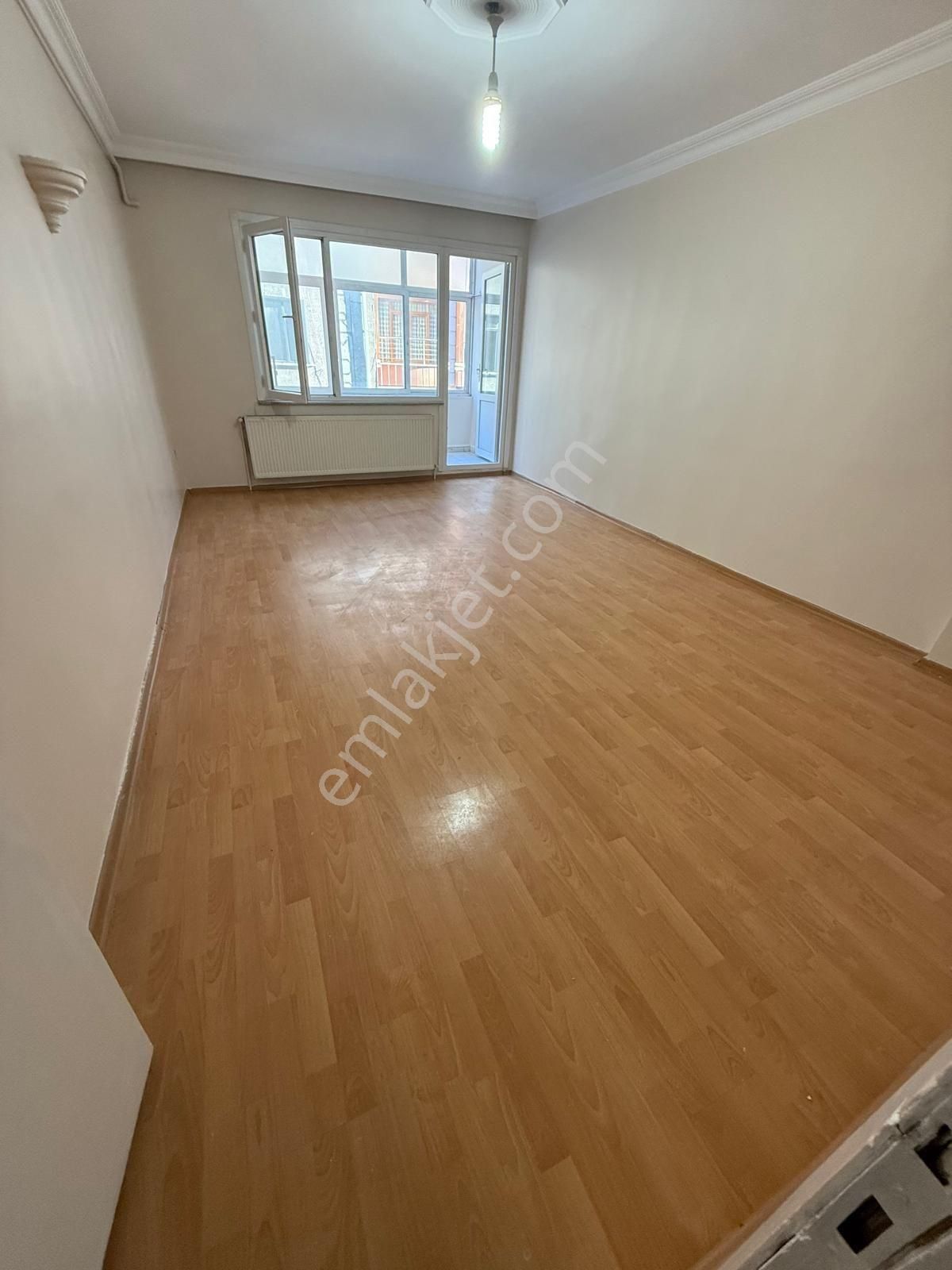Uğurmumcu Mah.de 3+1 Tramvaya Yakın Temiz Orta Kat Daire