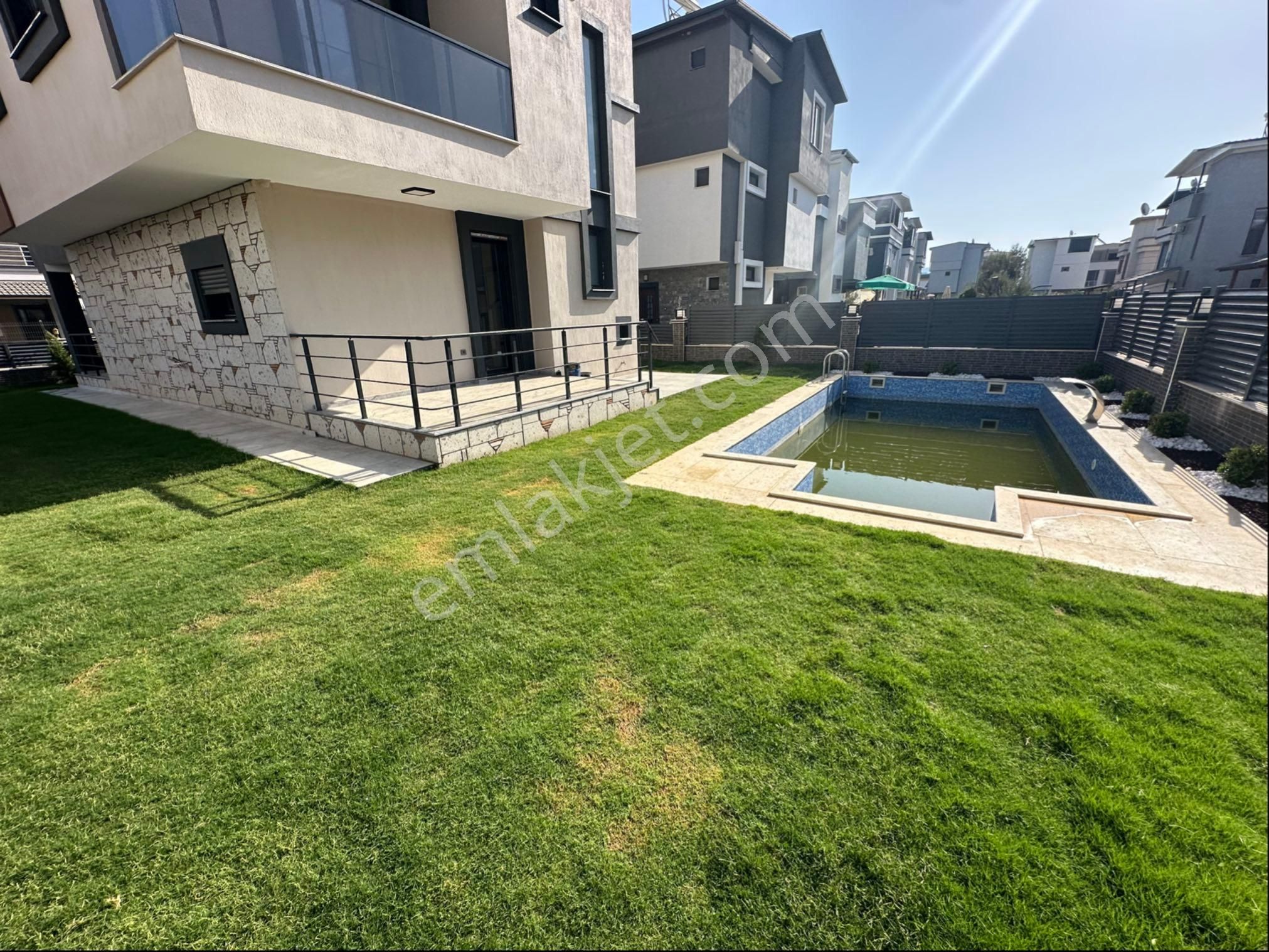 İzmir Seferihisar Doğanbey De Satılık Bahçeli Yazlık 3+1 Müstakil Havuzlu - Görsel 8