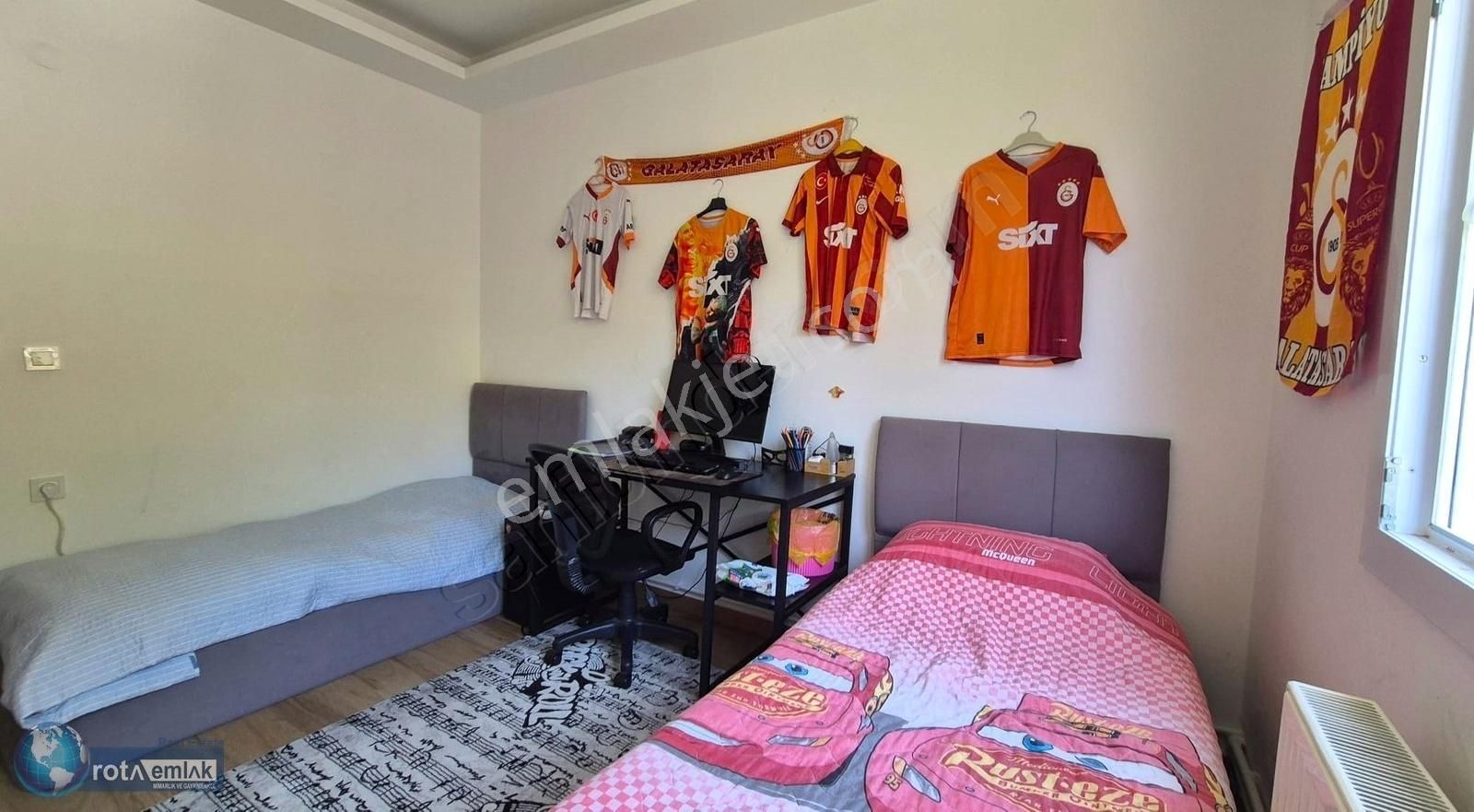 Rotadan Kuşadasında Olimpik Havuzlu, Otoparklı, Arakat 2+1 Daire