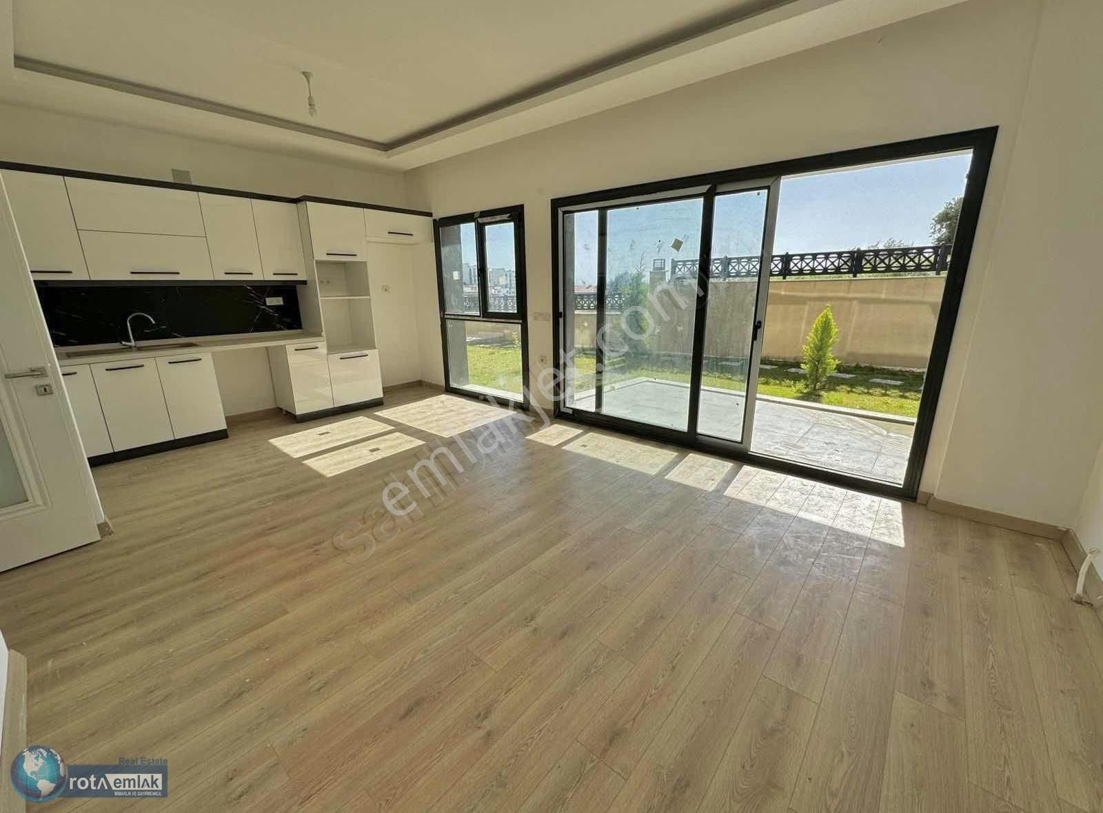 Havuzlu Site Sıfır 2+1 Bahçeli Daire