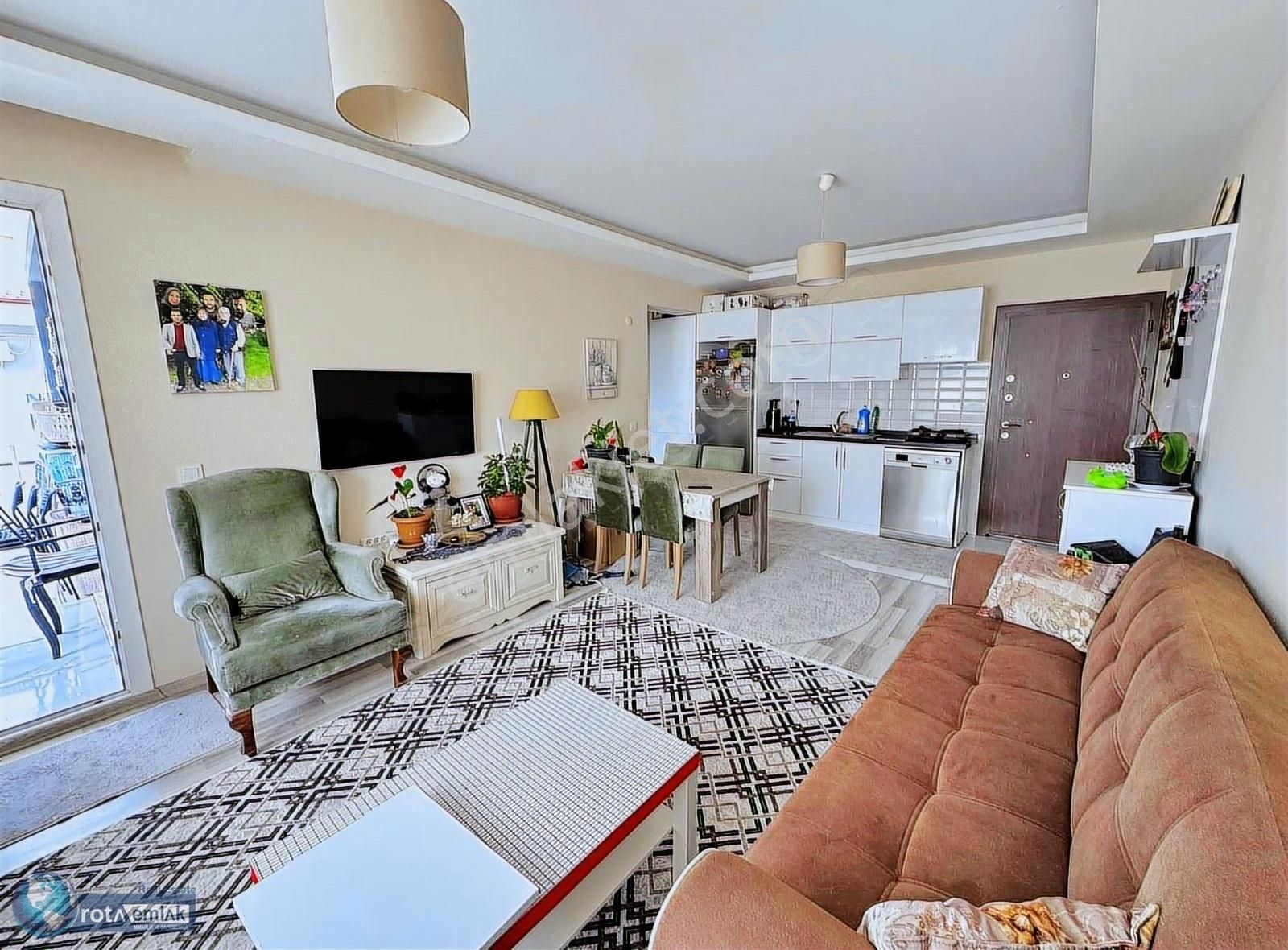 Kuşadası'nda Havuzlu Site 1+1 Ferah Daire