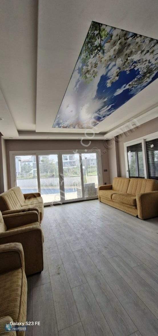 Kuşadası Davutlar Mahallesinde Özel Havuzlu Müstakil Villa