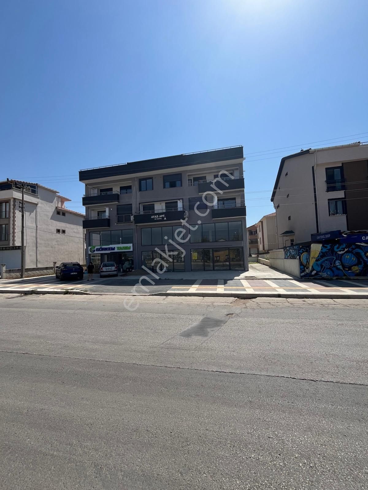 Biga Kıbrıs Şehitleri Caddesi Üzerinde Kiralık Yeni İş Yeri – Toplam 100 M²