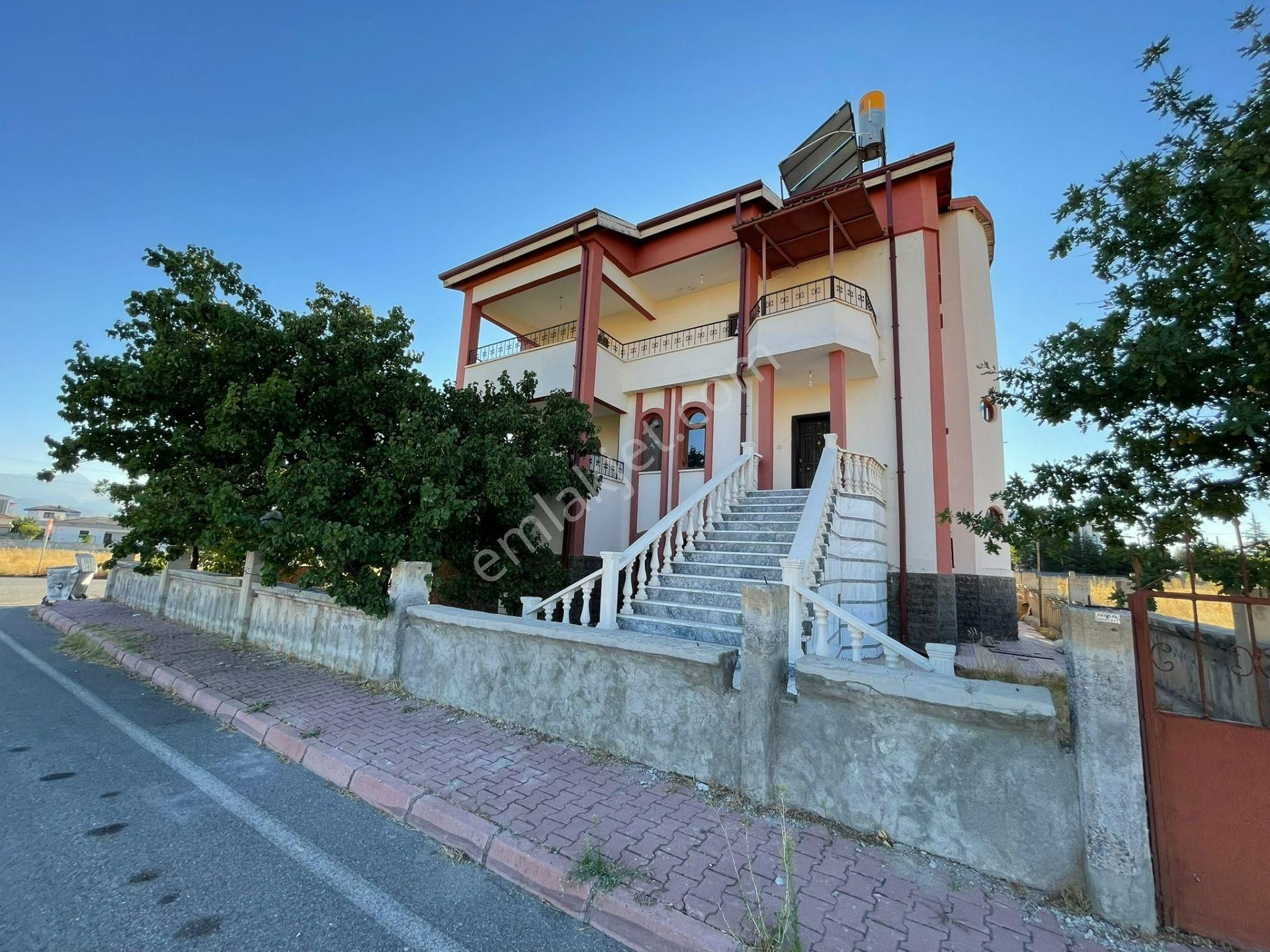 Gesi Mah. 7+2 Villa 820m2 Arsa Alanına Sahip Konum Avantajlı !!!