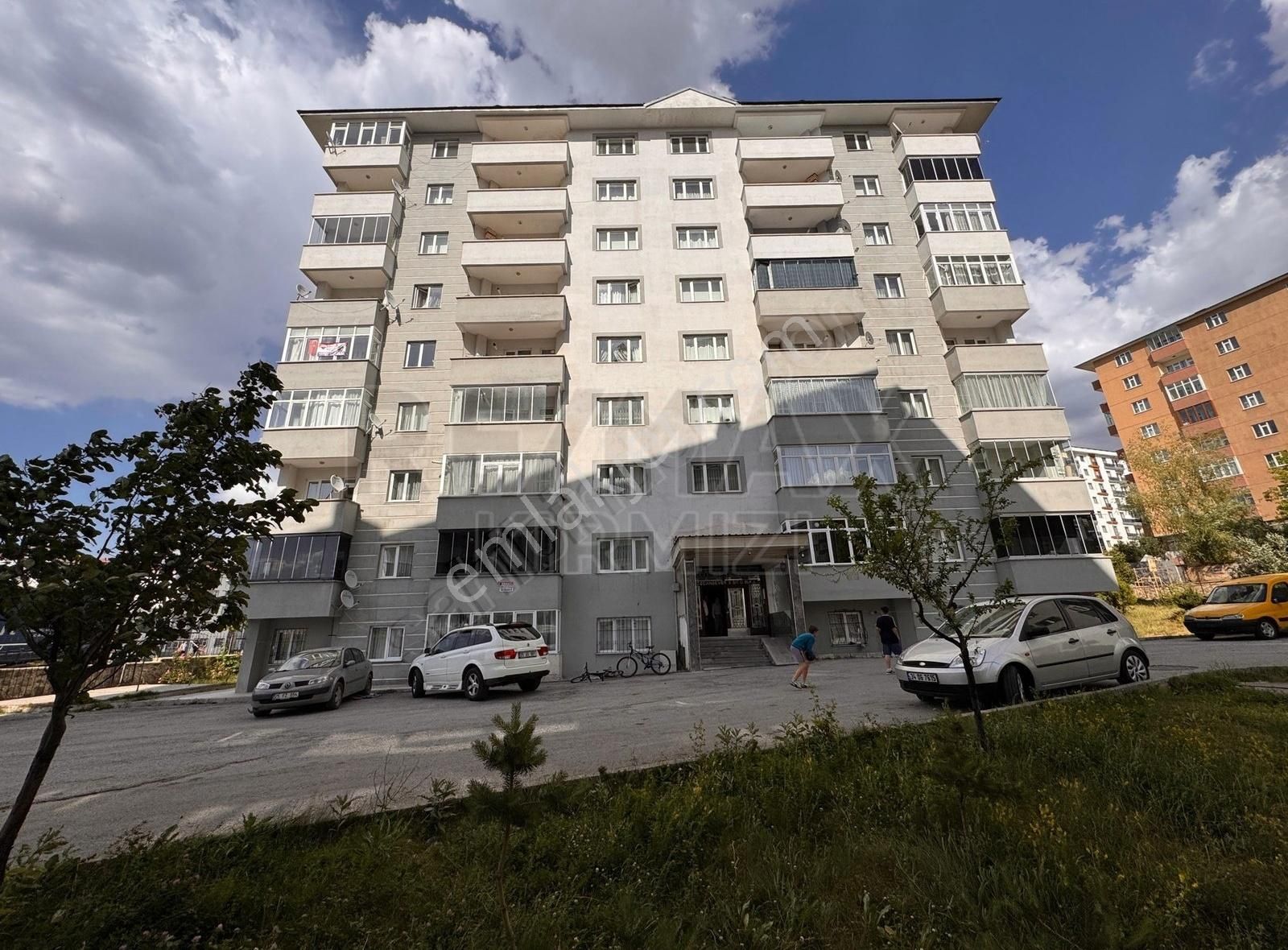 Re/max Kırmızı'dan Erzurum Kayakyolu 'nda Satılık 3+1 Daire