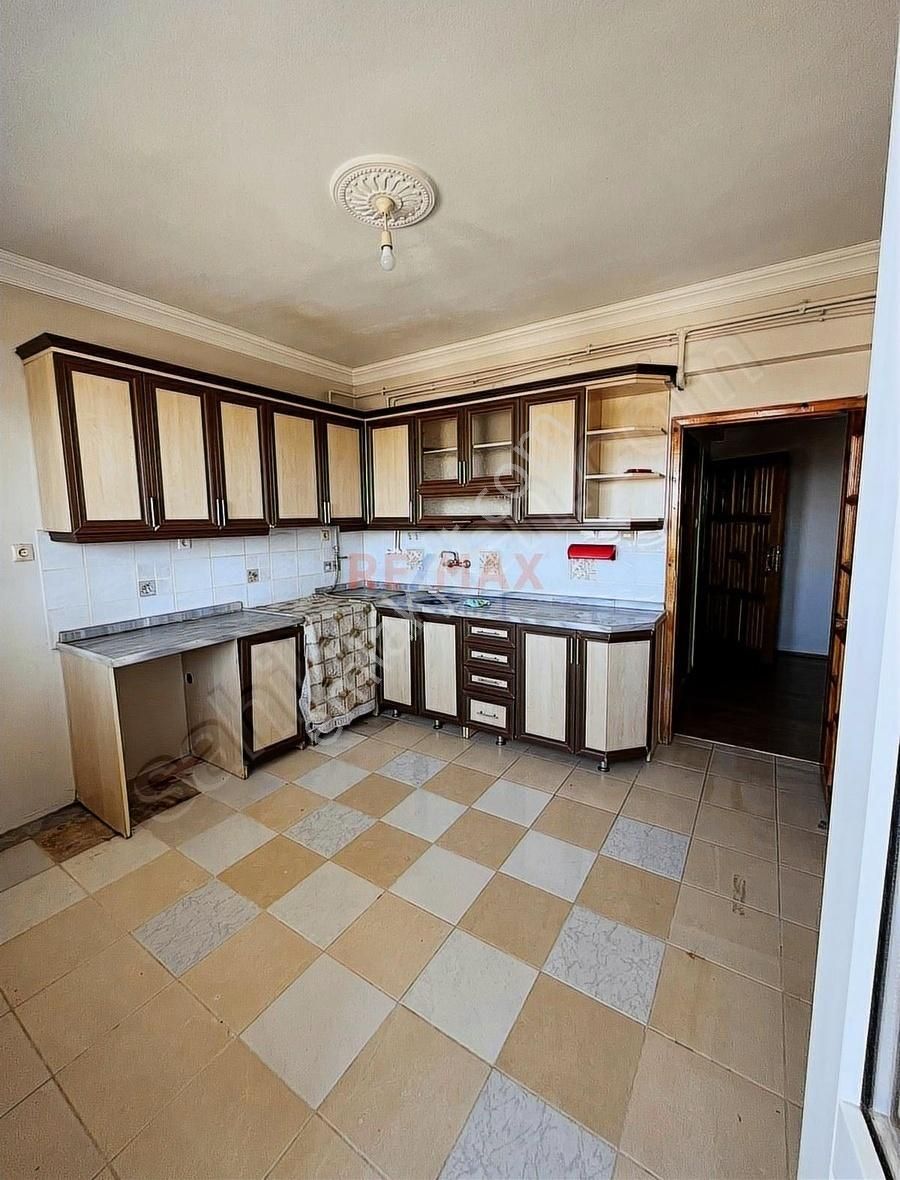 Re/max Kırmızı'dan Sanayi Keresteciler'de Kiralık 3+1 Daire