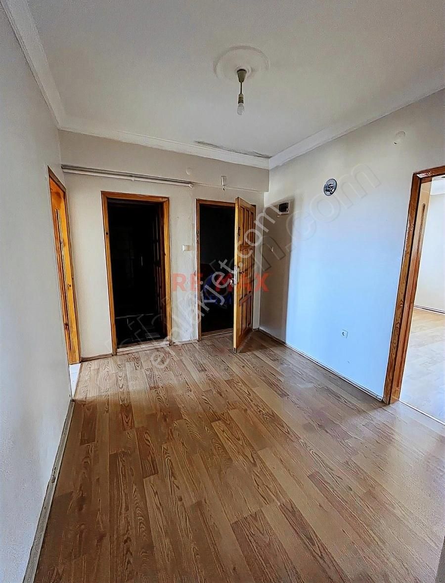 Re/max Kırmızı'dan Sanayi Keresteciler'de Satılık 3+1 Daire