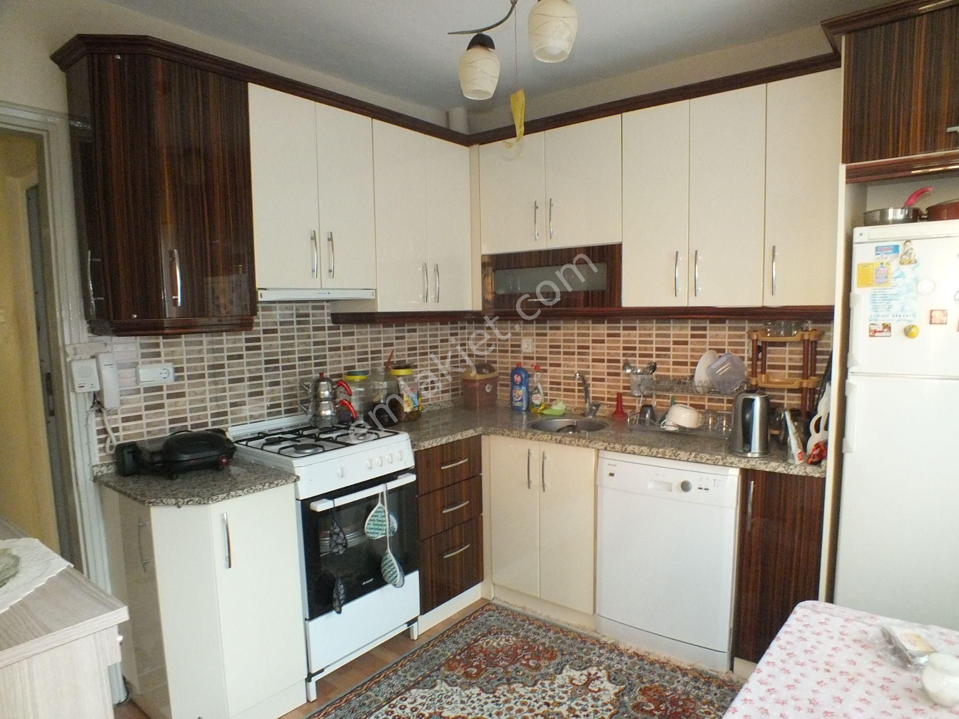 911 Yıldıztepe Mahallesinde Satılık 3 Katlı Bina