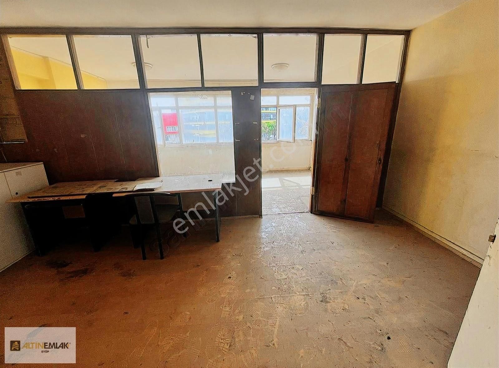 Topçular Rami Kışla Caddesi Üzeri Kiralık İşyeri