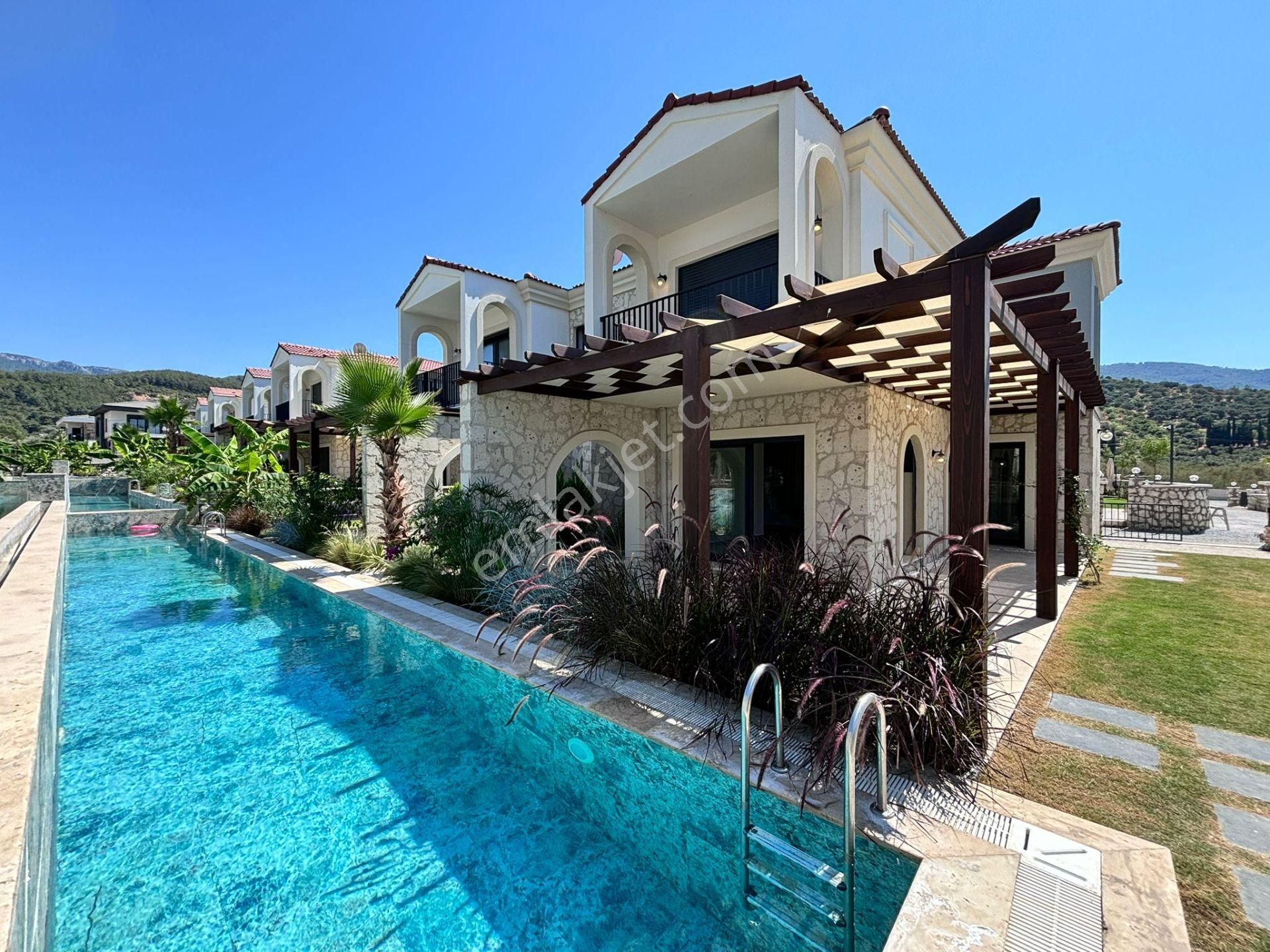 Kuşadası-davutlar-özel Mimari-satılık-villa 3+1