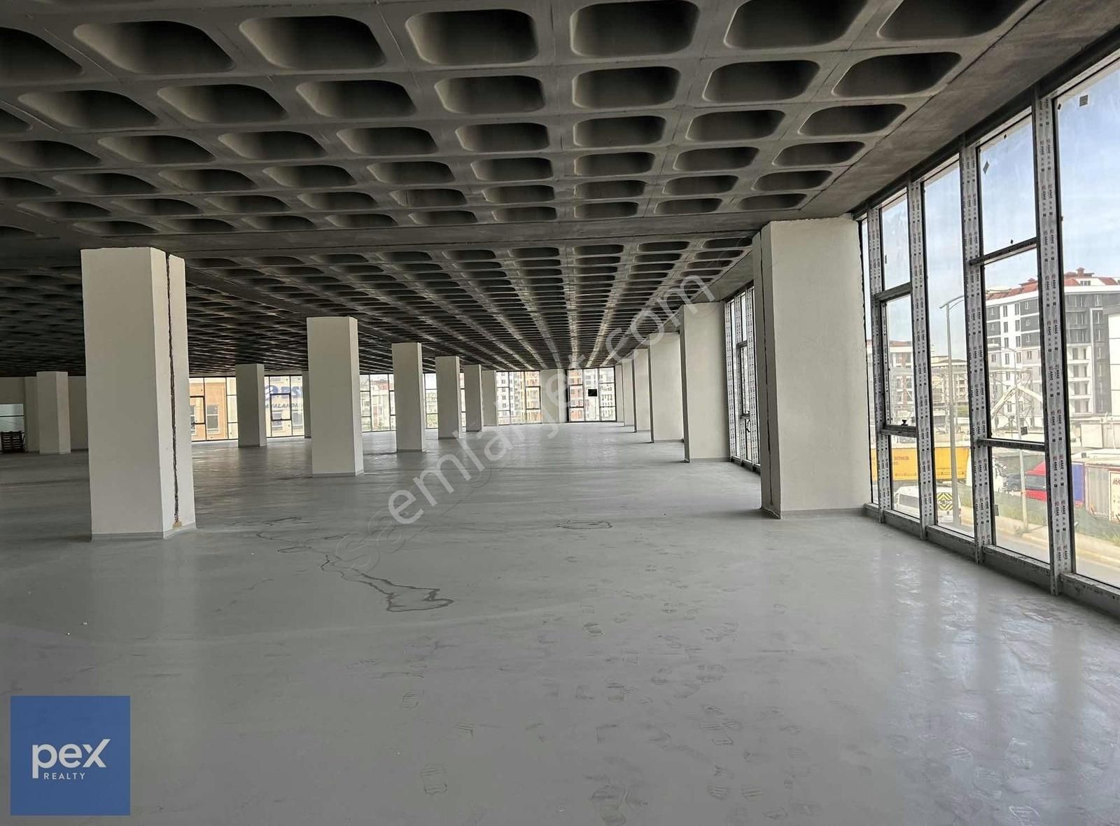 Sancaktepe Merkezi Lokasyonda Kiralık 5000 M2 Depo