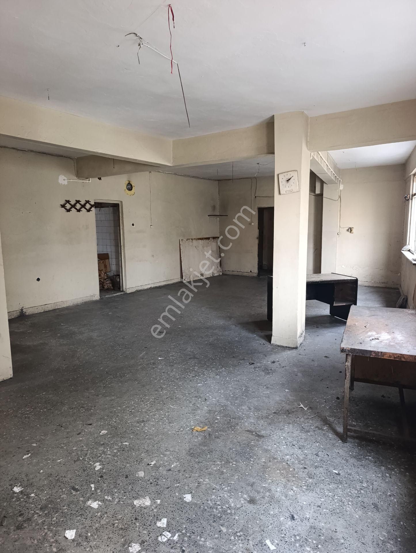 Merter Karşısı Sanayi Mh Çeşmede 4 Bölümlü Kiralık 100m2 İş Yeri, İmalathane