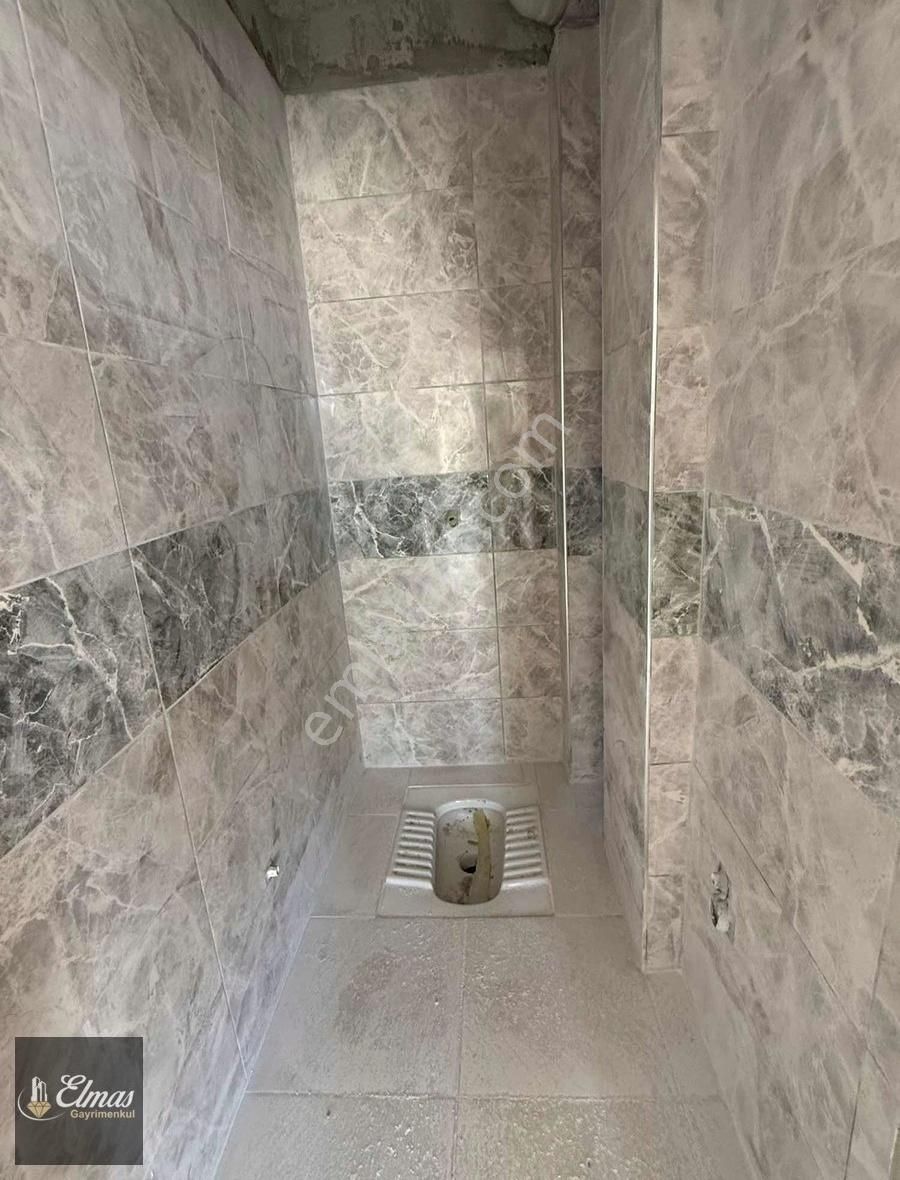 Elmastan Satılık 71 Evlerde Cadde Yakını Özel Garajlı 2+1 Daire