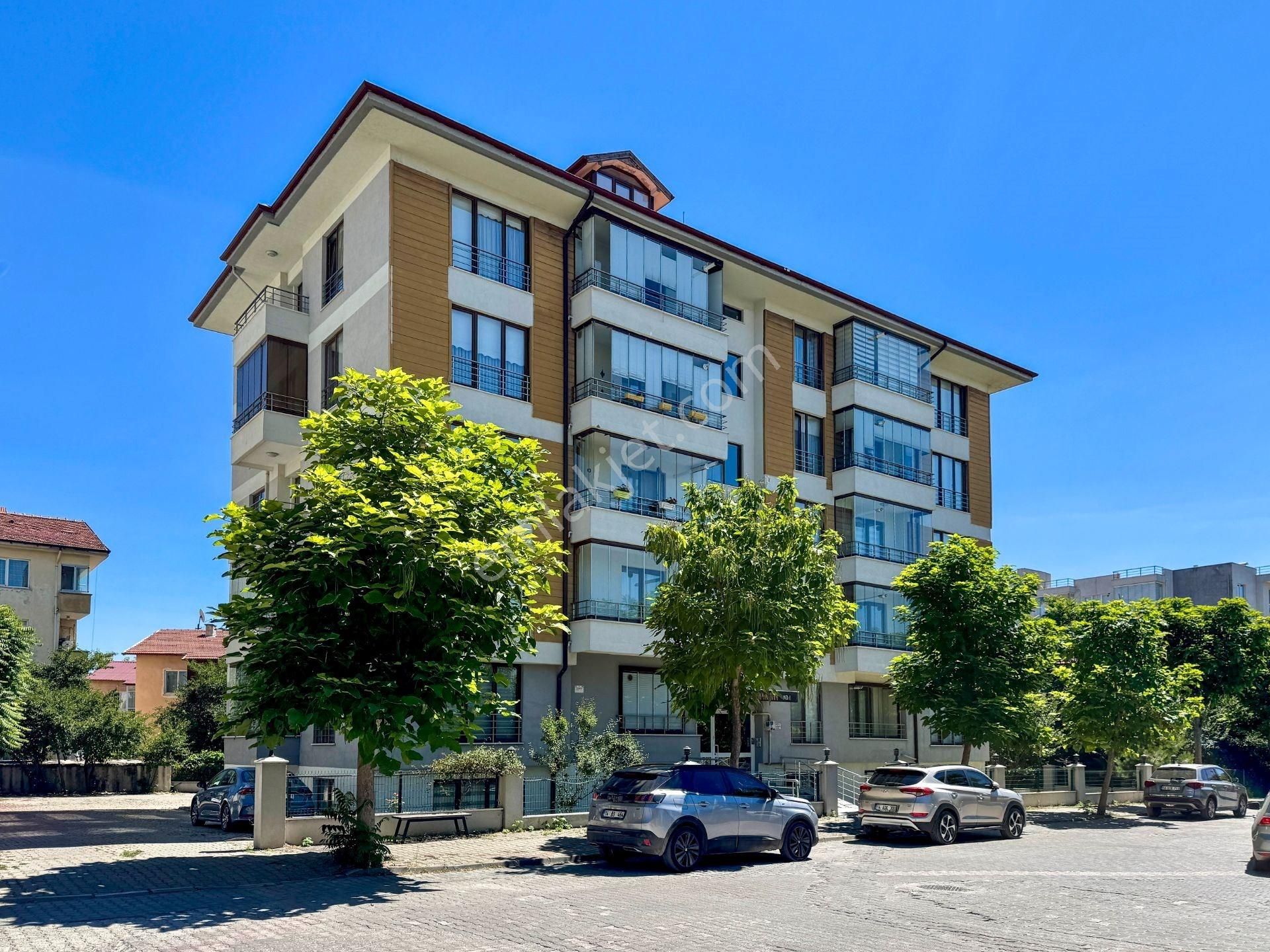 Bolu Beşkavaklar’da Ara Kat 3 Cepheli Kiralık Daire - Altın Emlak'tan